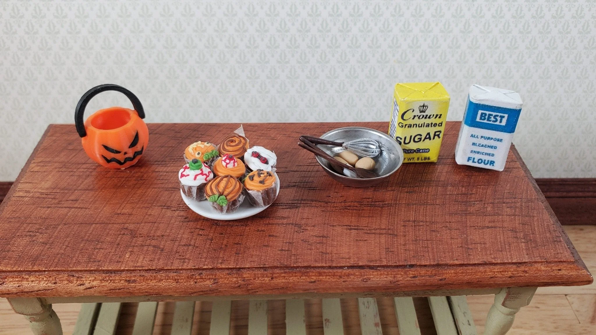 Dollhouse Halloween Cupcakes 7 on Ceramic Plate 1:12 Scale Miniature Food - Image 3