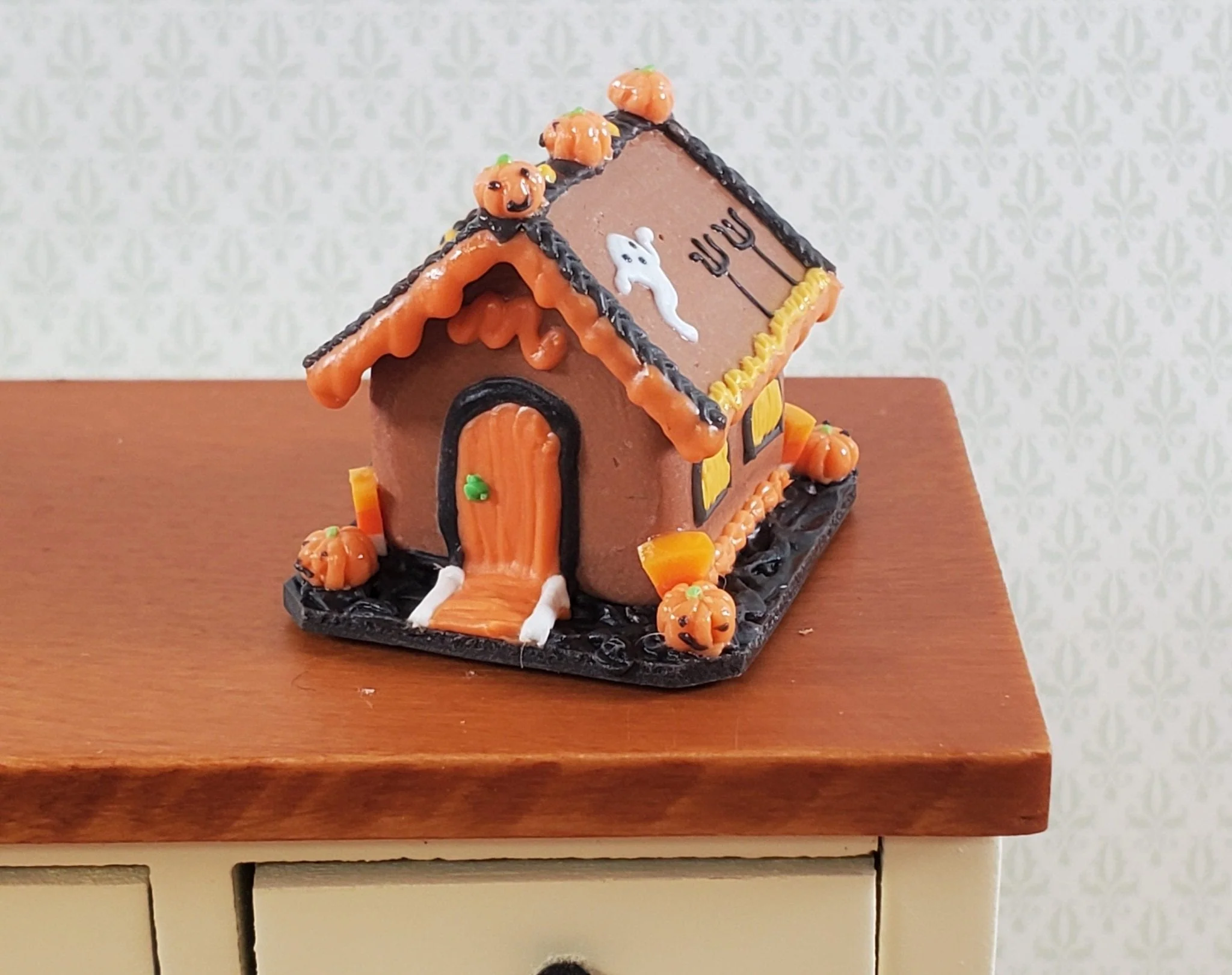 Dollhouse Halloween Gingerbread House 1:12 Scale Miniature Ghosts Pumpkins