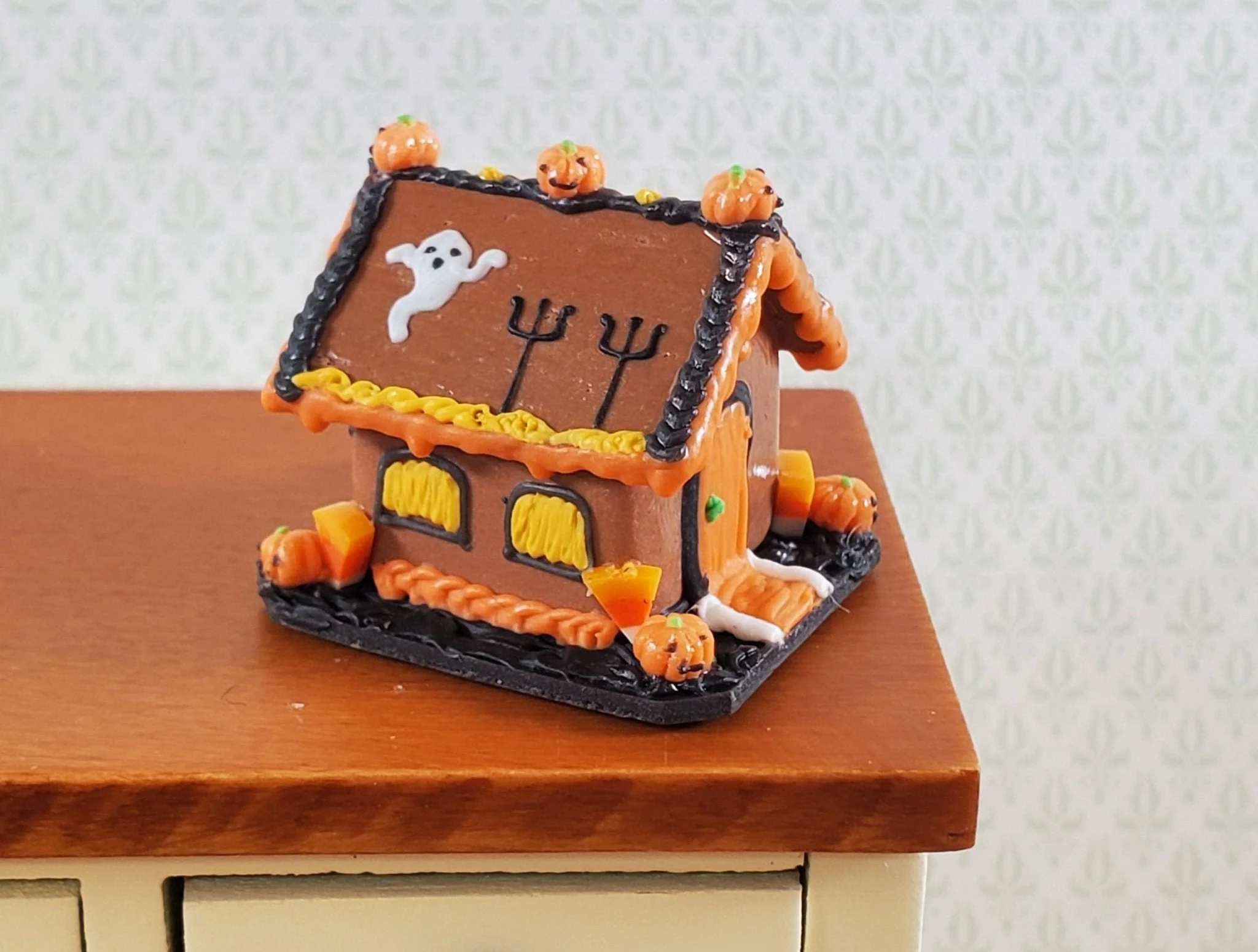 Dollhouse Halloween Gingerbread House 1:12 Scale Miniature Ghosts Pumpkins - Image 3