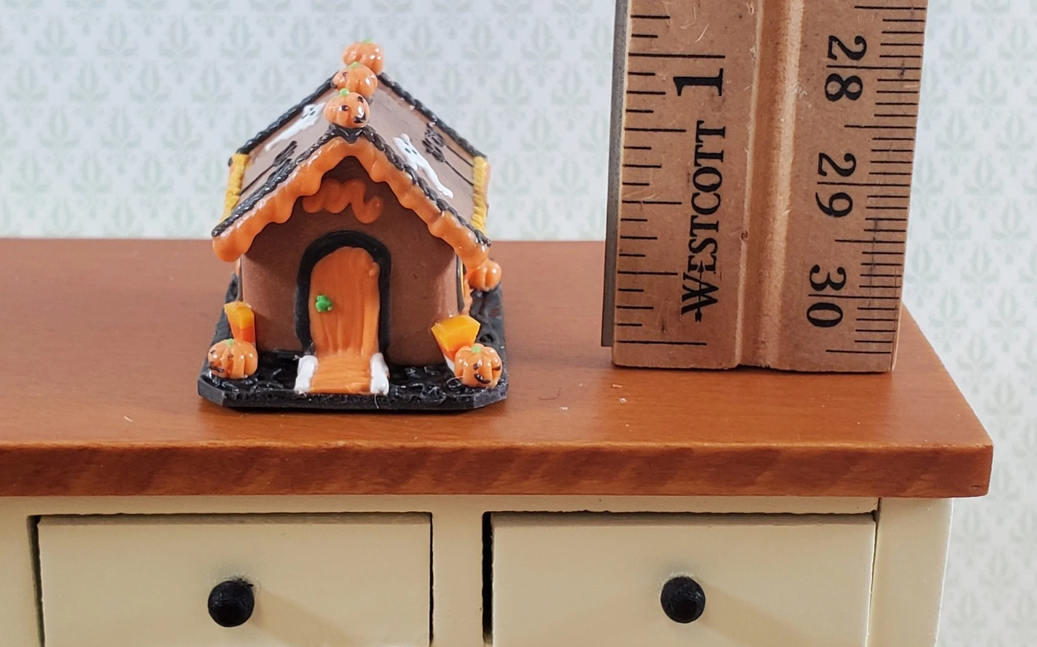Dollhouse Halloween Gingerbread House 1:12 Scale Miniature Ghosts Pumpkins - Image 4