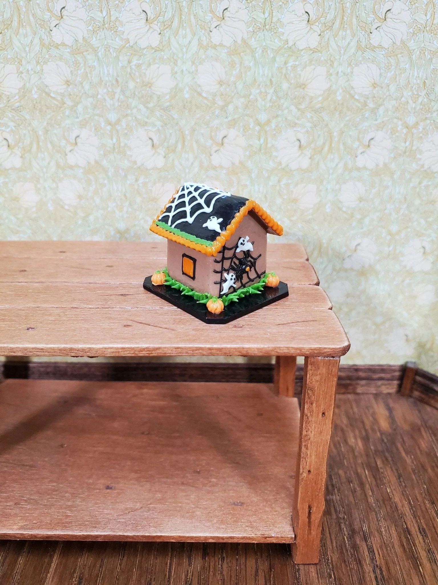 Dollhouse Halloween Gingerbread House 1:12 Scale Miniature Ghosts Spiders Pumpkins - Image 2