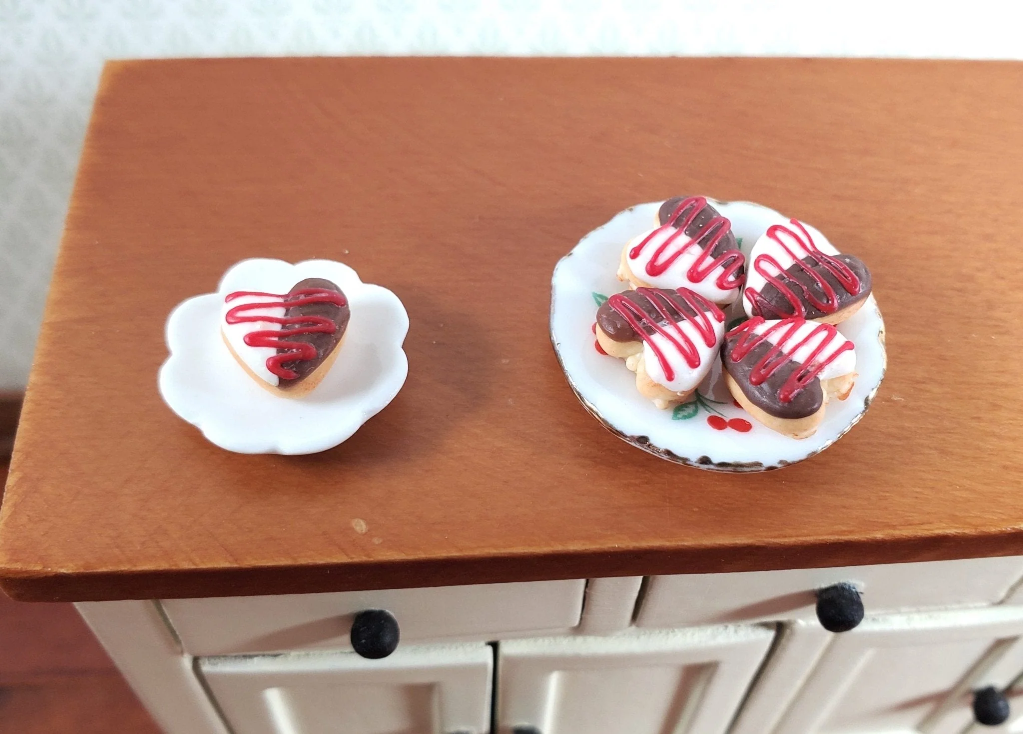 Dollhouse Heart Donuts Pastries x5 1:12 Scale Miniature Food Desserts Cookies - Image 3