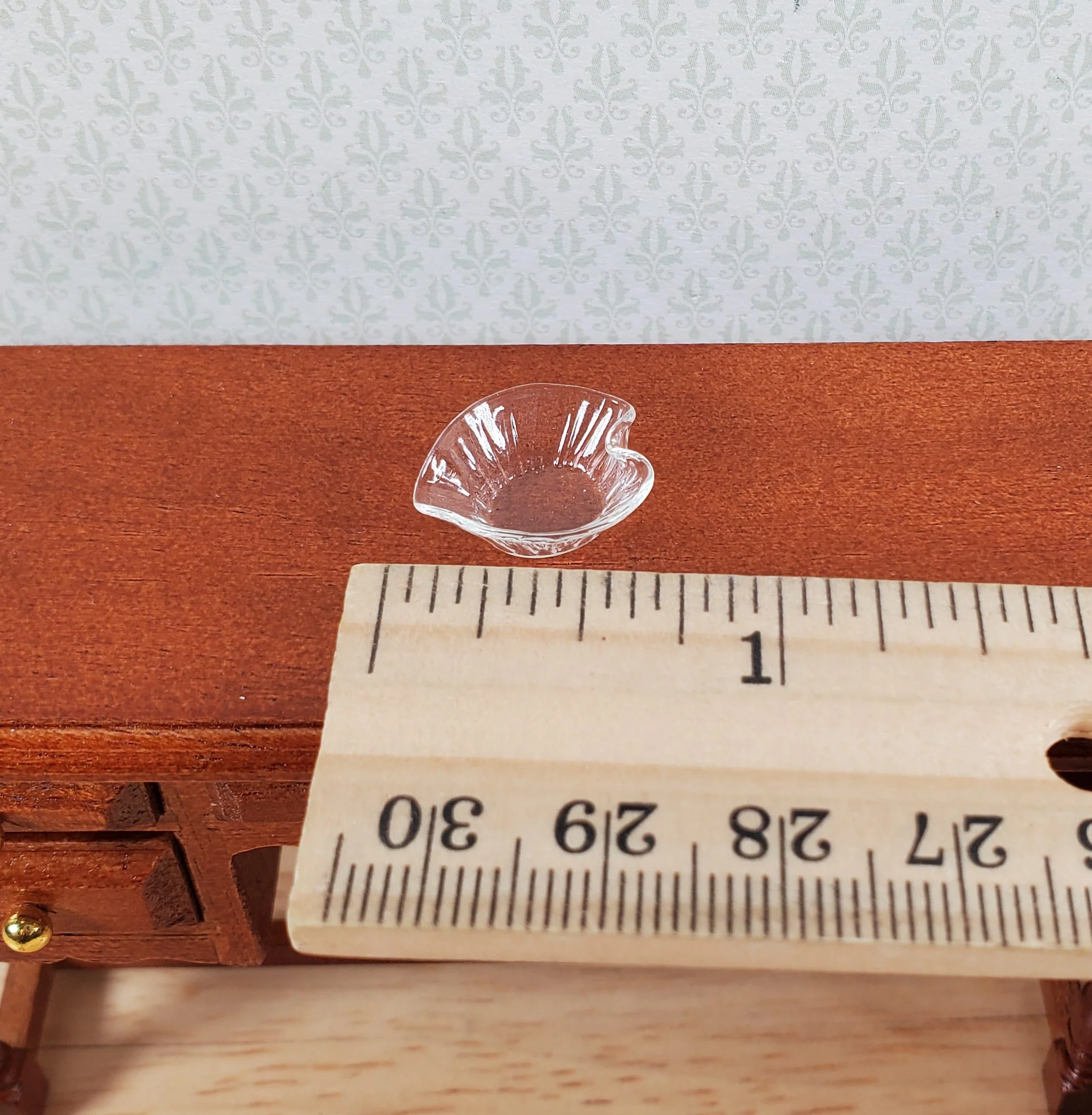 Dollhouse Heart Shaped Candy Bowl Glass 1:12 Scale Miniature Decor - Image 3
