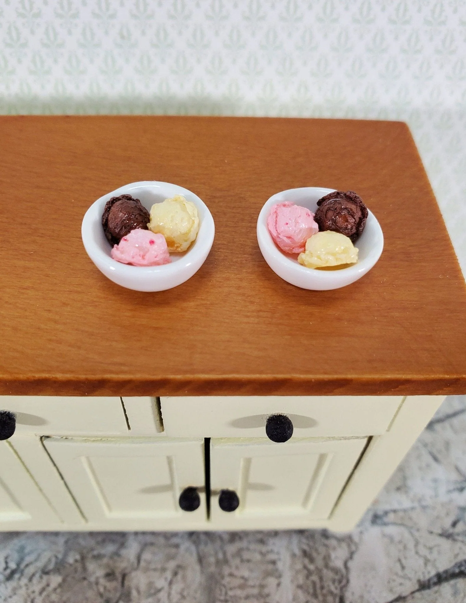 Dollhouse Ice Cream 6 Scoops Vanilla Chocolate Strawberry 1:12 Scale Dessert Food by Falcon - Image 3