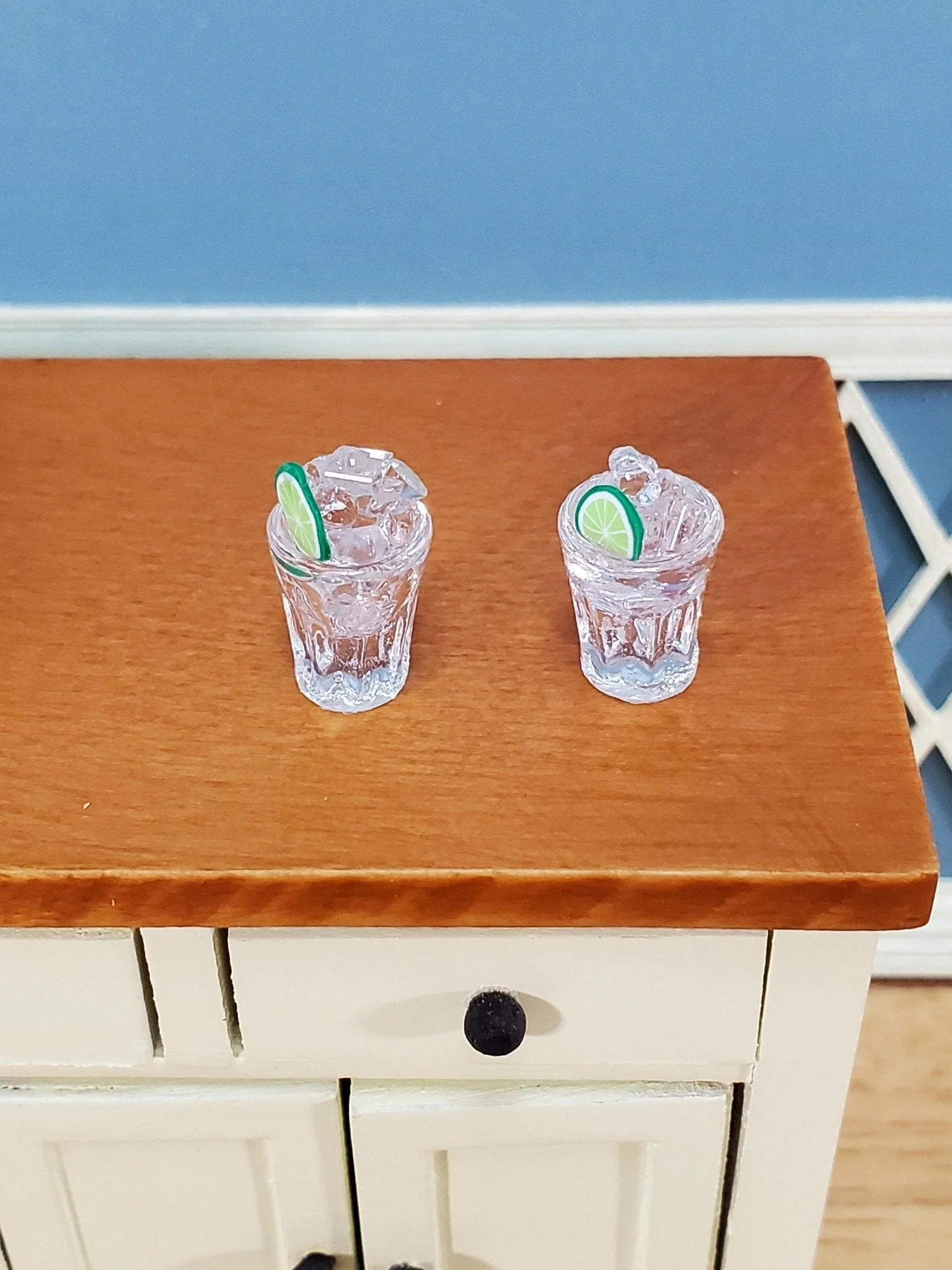 Dollhouse Ice Water or Vodka on the Rocks with Lime Slice 2 Glasses 1:12 Scale Miniature - Image 3
