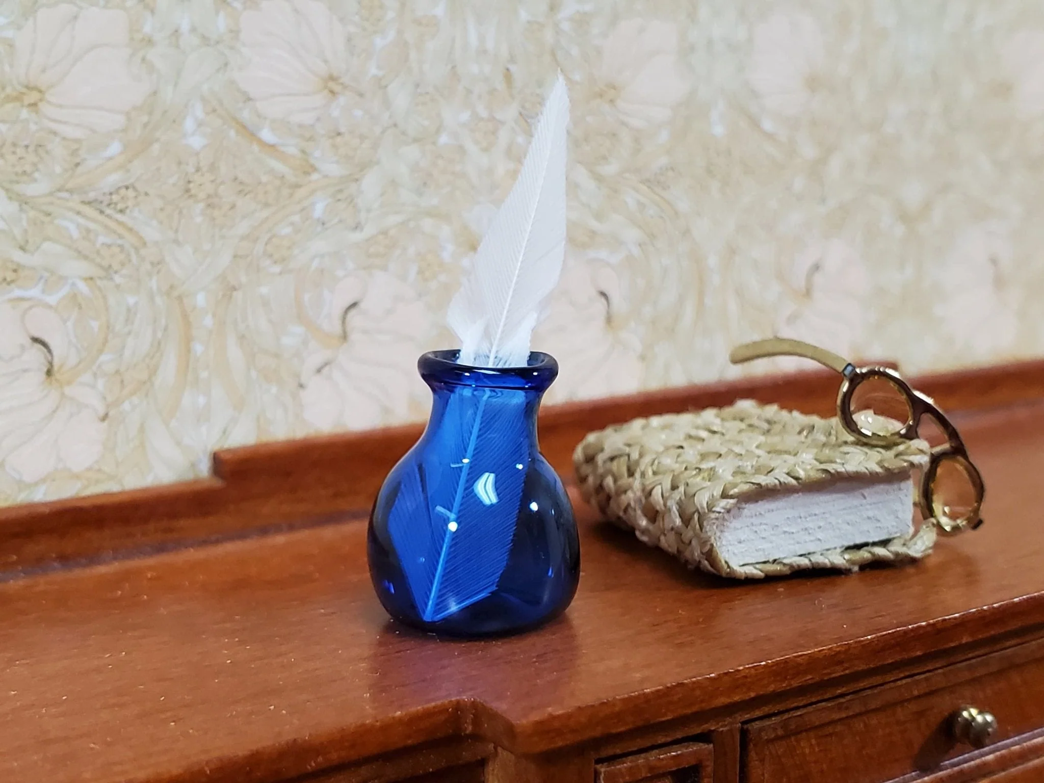 Dollhouse Inkwell with Feather Pen Cobalt Blue Glass 1:12 Scale Miniature Accessories - Image 3