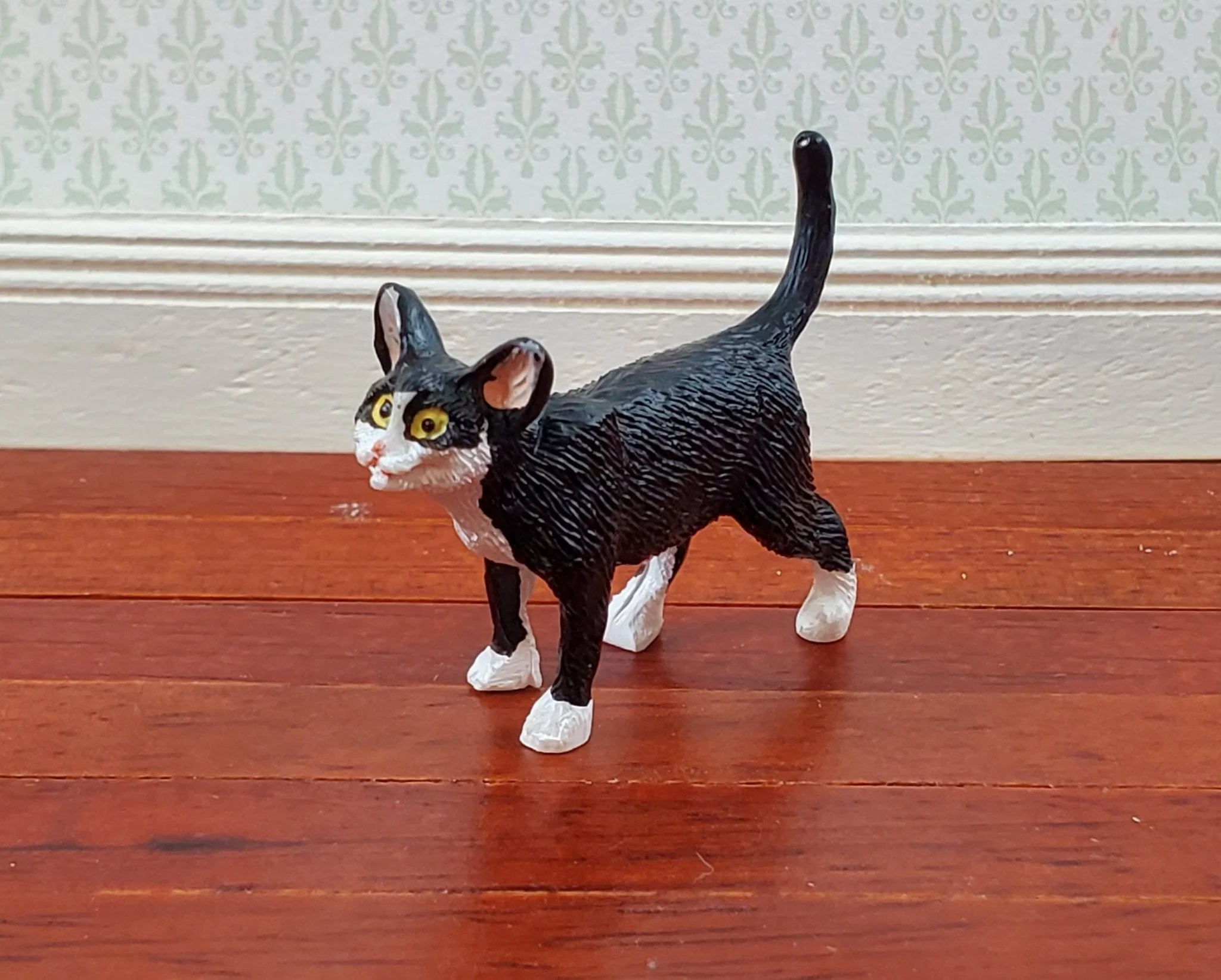 Dollhouse Kitty Cat Tuxedo Black and White Walking 1:12 Scale Miniature Pet