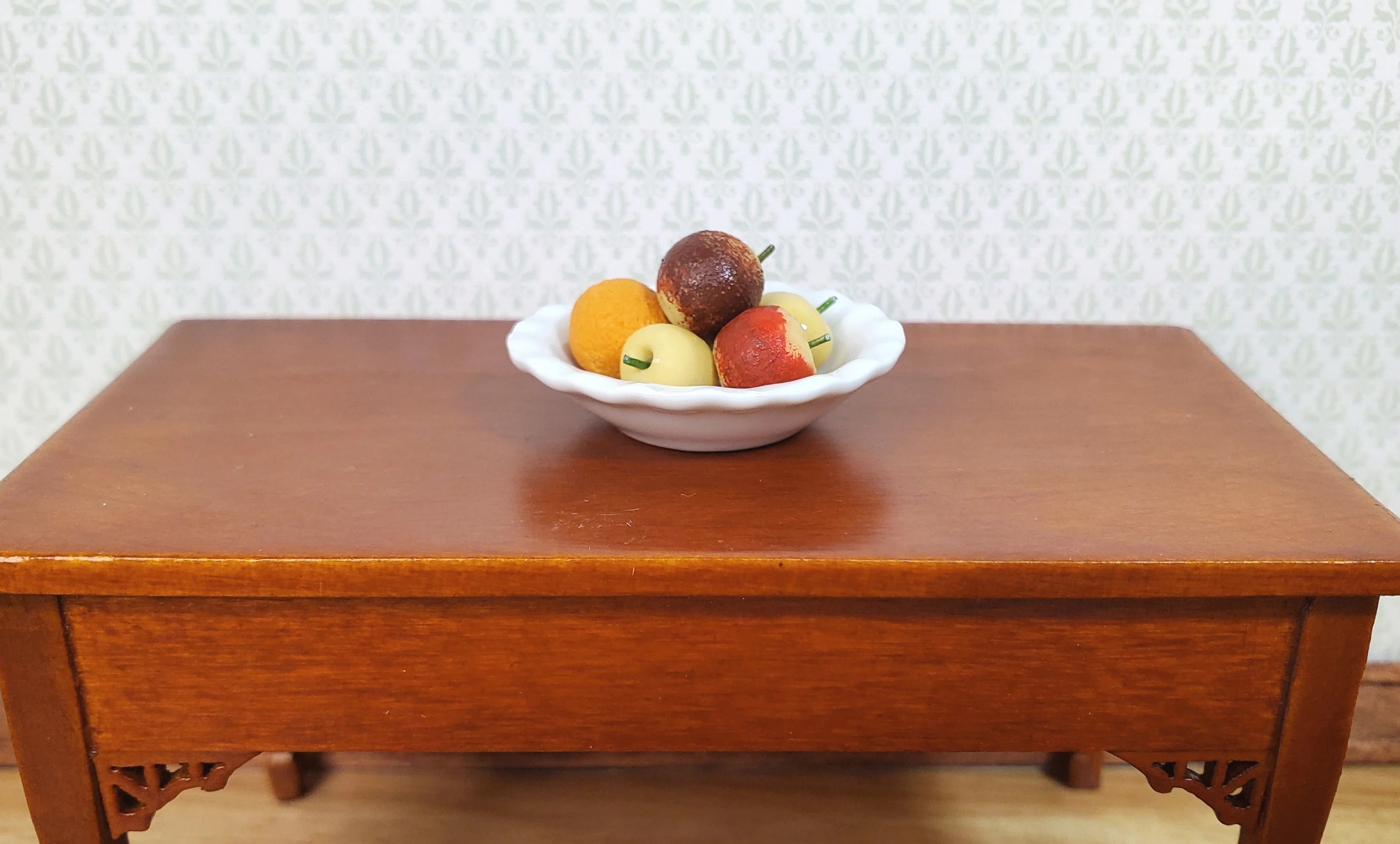 Dollhouse Large Pie Plate Ceramic White 1:12 Scale Miniature Kitchen Accessory - Image 3
