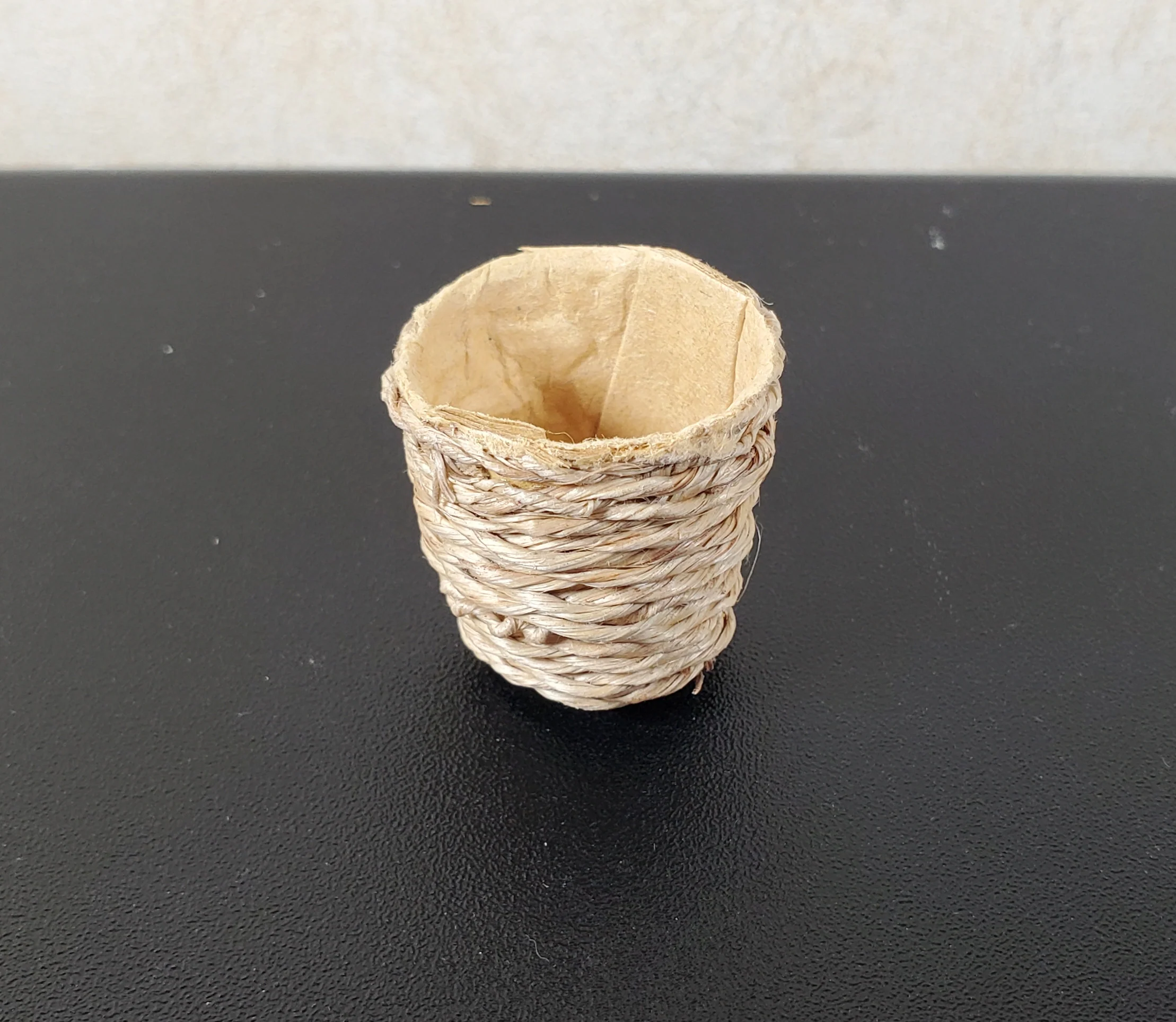 Dollhouse Large Round Natural Fiber Basket 1:12 Scale Miniature - Image 2