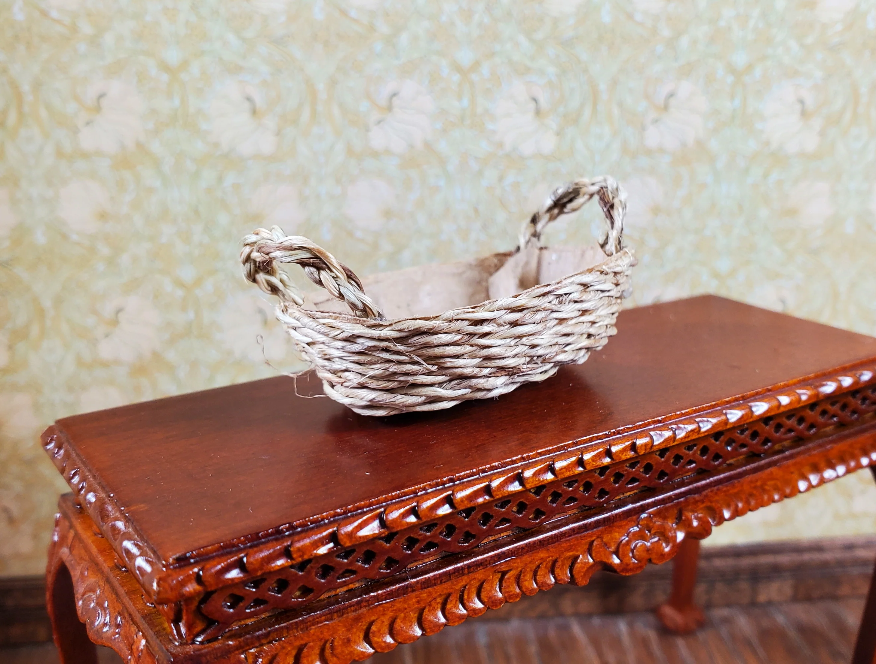 Dollhouse Large Two Handled Oval Basket 1:12 Scale Miniature - Image 2
