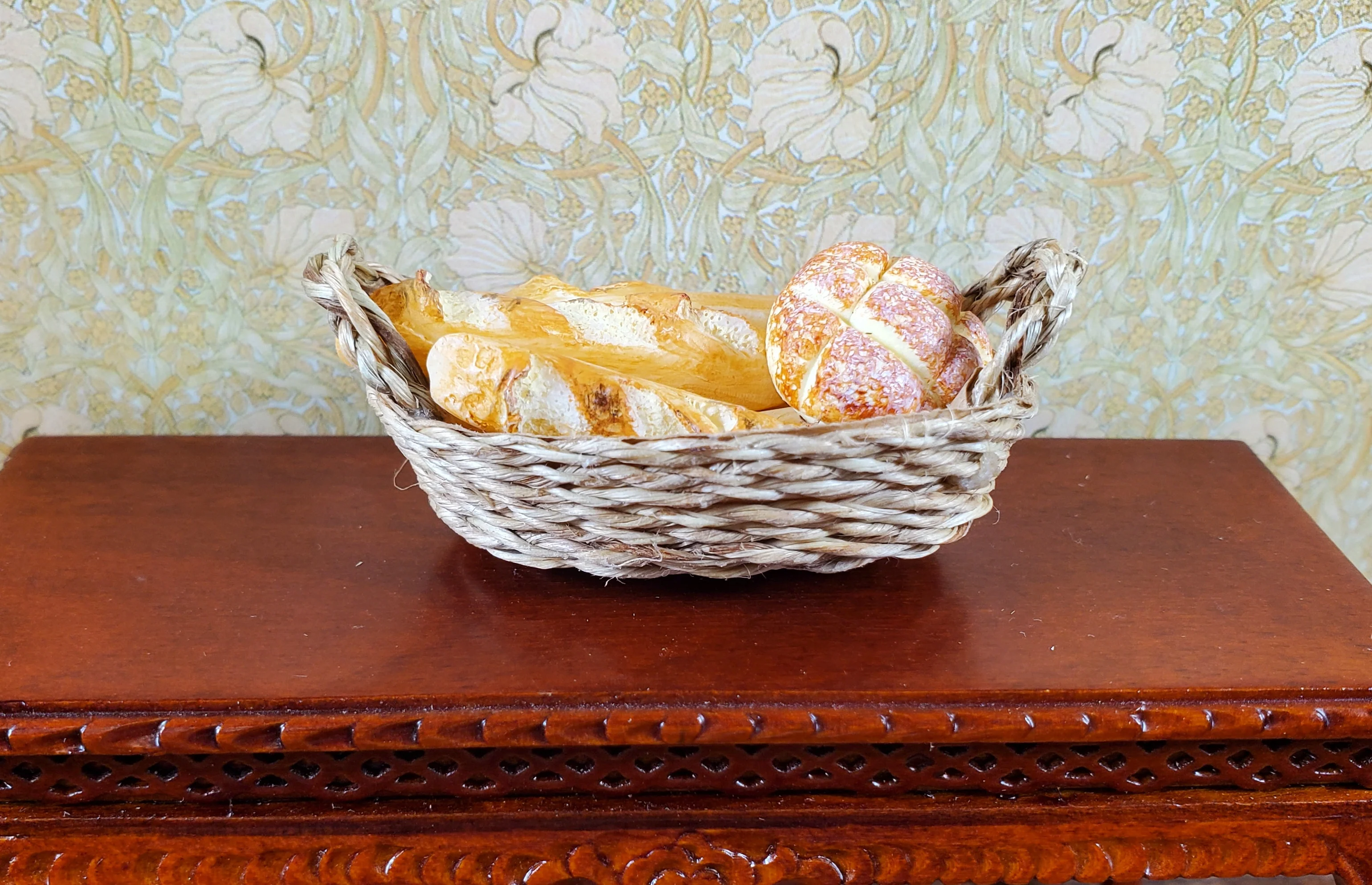 Dollhouse Large Two Handled Oval Basket 1:12 Scale Miniature - Image 3
