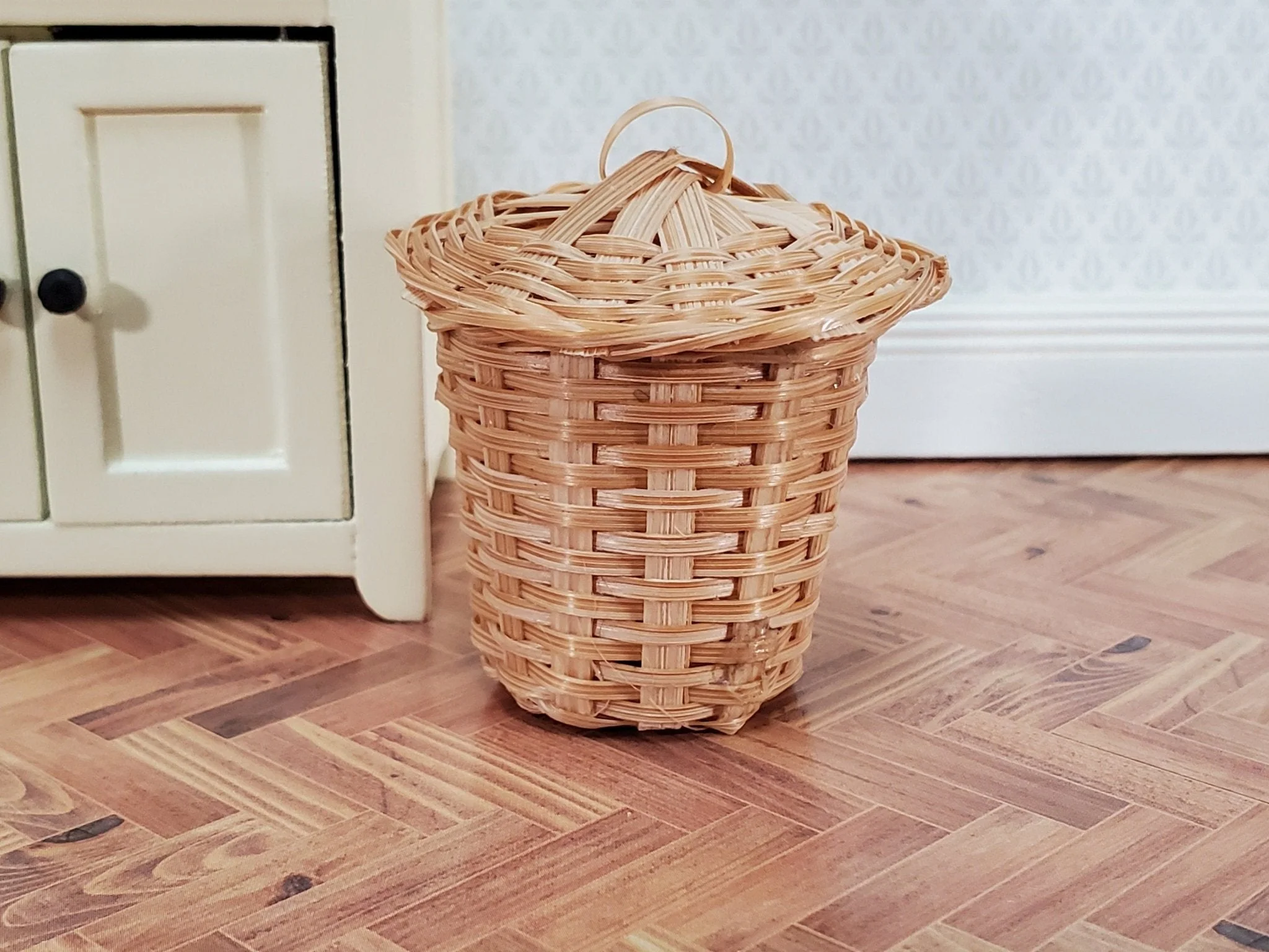 Dollhouse Laundry Basket Wicker with Removable Lid 1:12 Scale Miniature