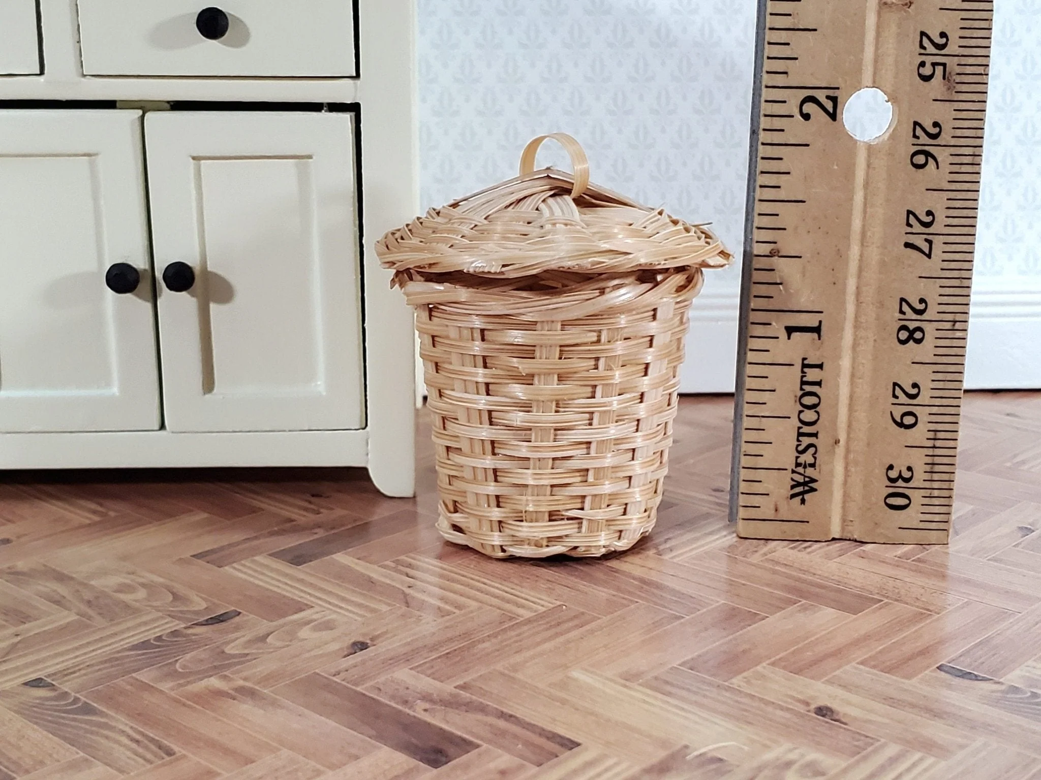 Dollhouse Laundry Basket Wicker with Removable Lid 1:12 Scale Miniature - Image 3