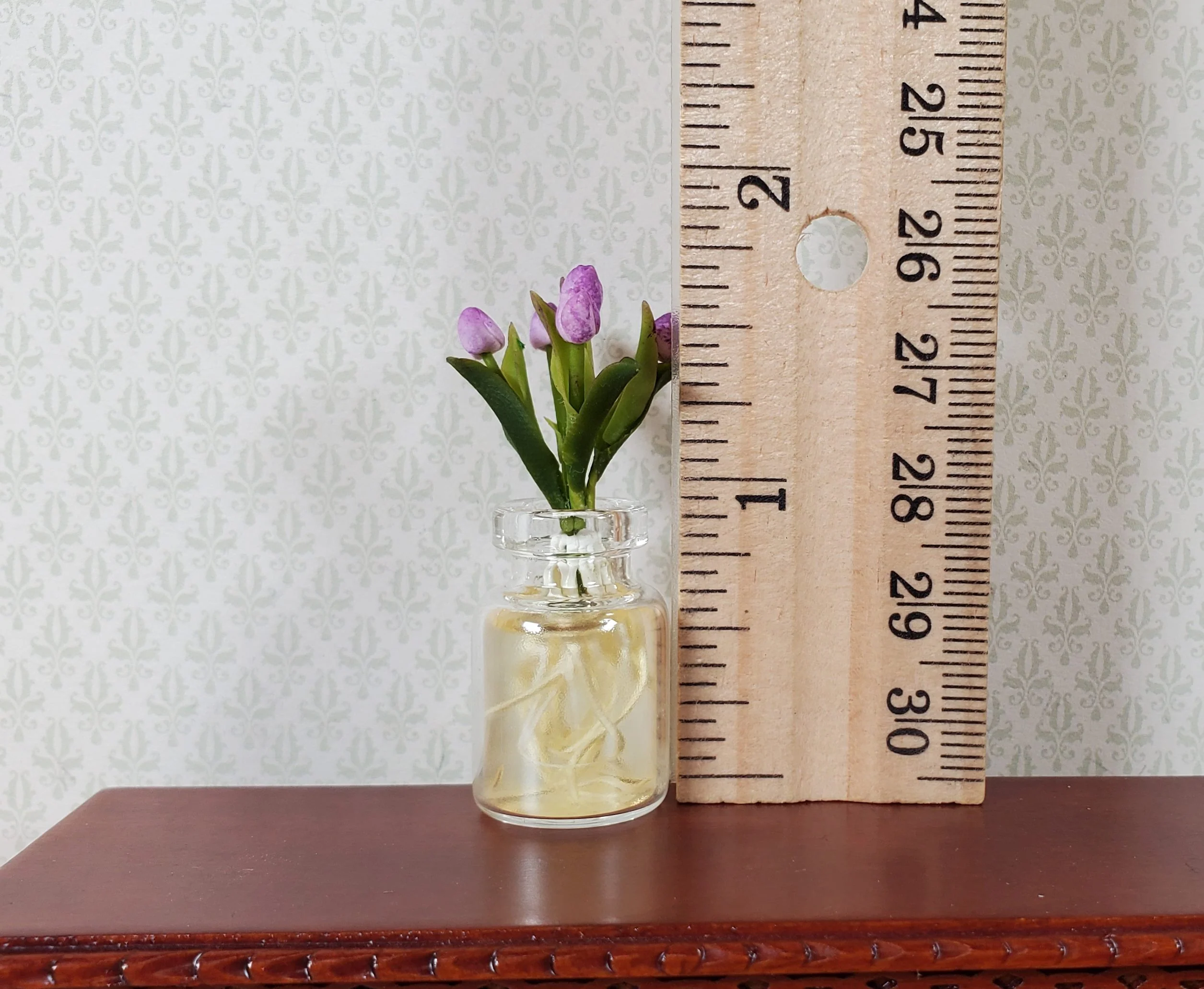 Dollhouse Lavender Tulip Bulbs with Roots in a Glass Jar1:12 Scale Miniature - Image 3