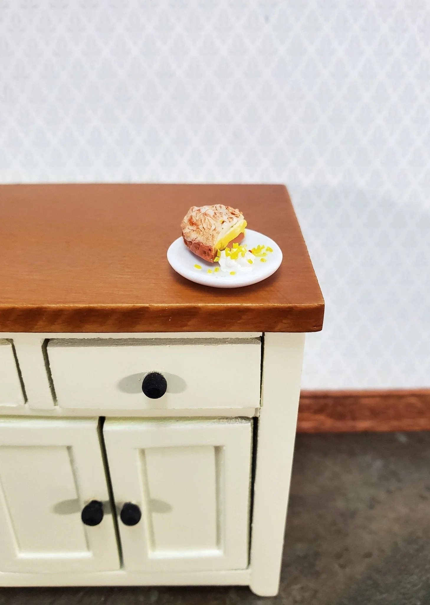 Dollhouse Lemon Meringue Pie Slice on Ceramic Plate 1:12 Scale Miniature Food - Image 2