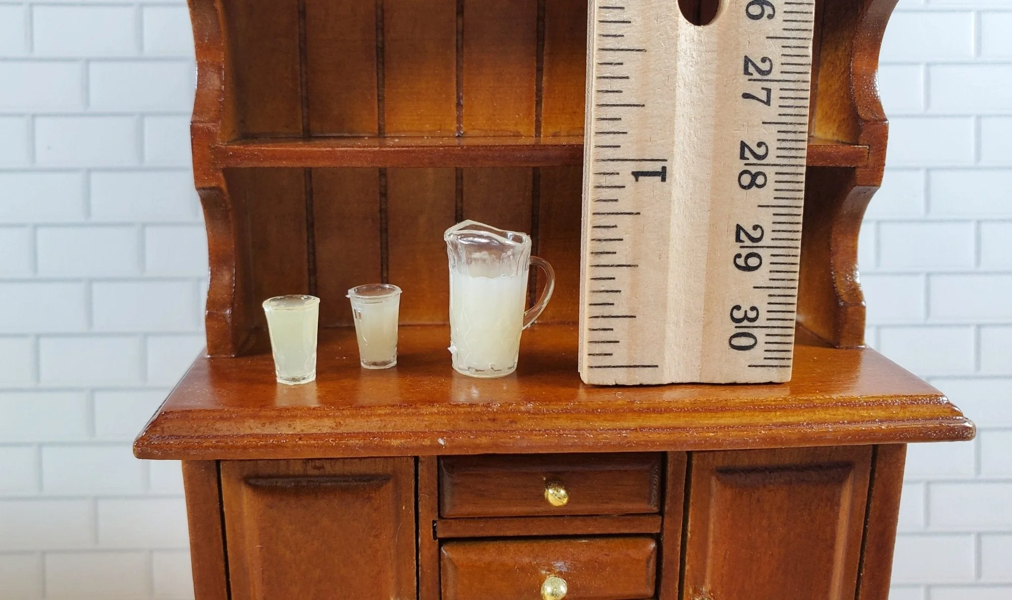 Dollhouse Lemonade Pitcher & 2 Filled Glasses 1:12 Scale Kitchen Food Accessory - Image 3