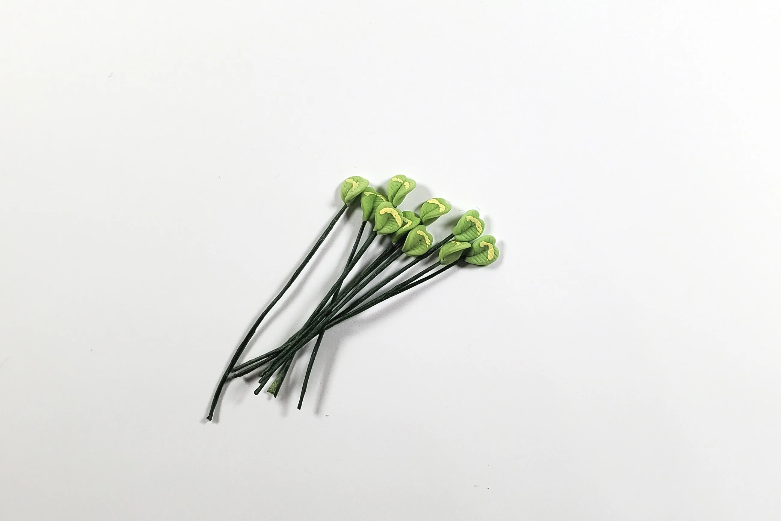 Dollhouse Light Green Heart Clover Stems Set of 10 1:12 Scale Miniature