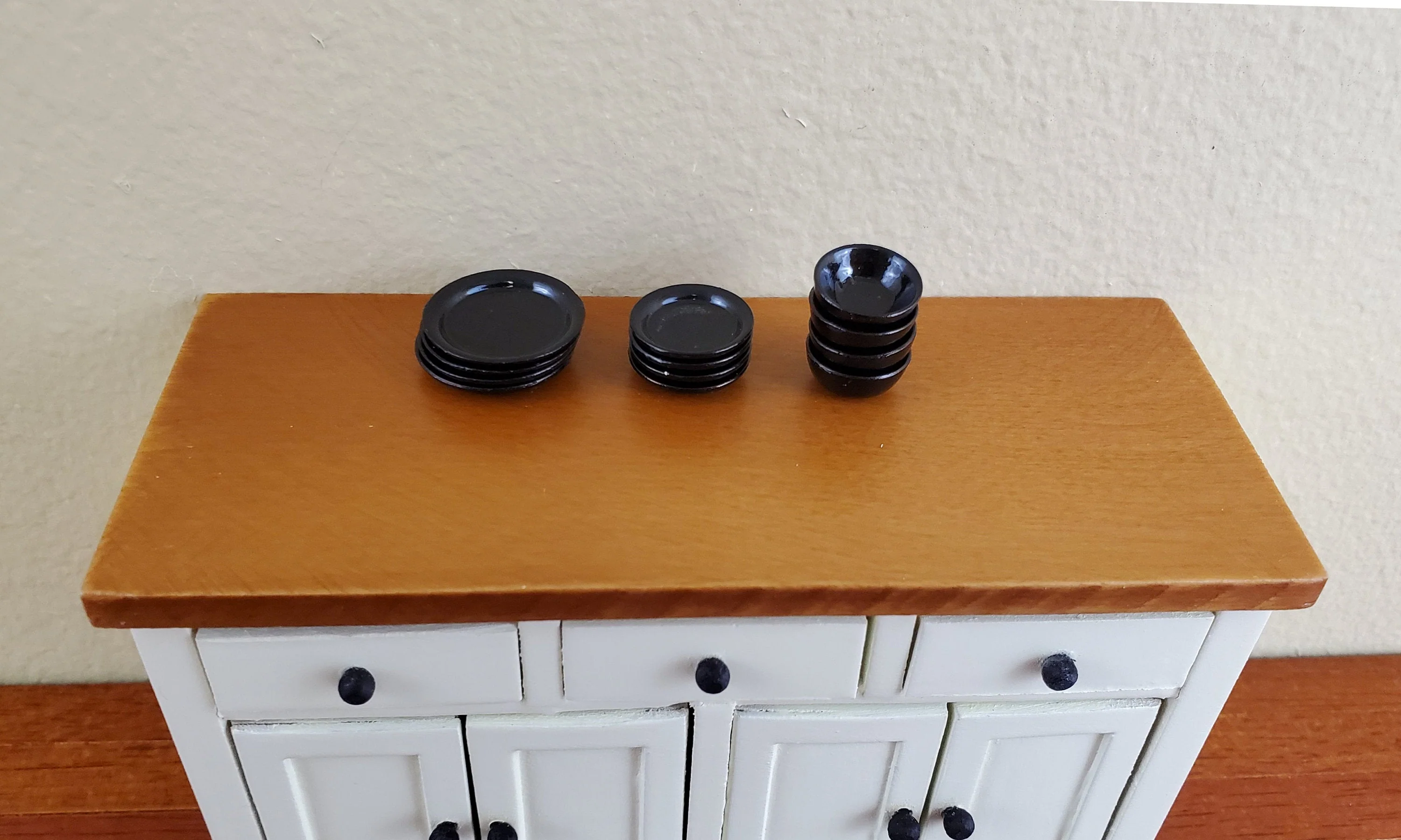 Dollhouse Metal Dishes Black Plates Bowls Set of 12 Pieces 1:12 Scale Miniatures - Image 3