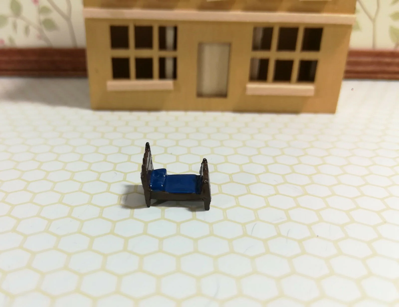Dollhouse Miniature 1:144 Scale Bed with Blue Sheets Micro Minis Furniture Metal - Image 2
