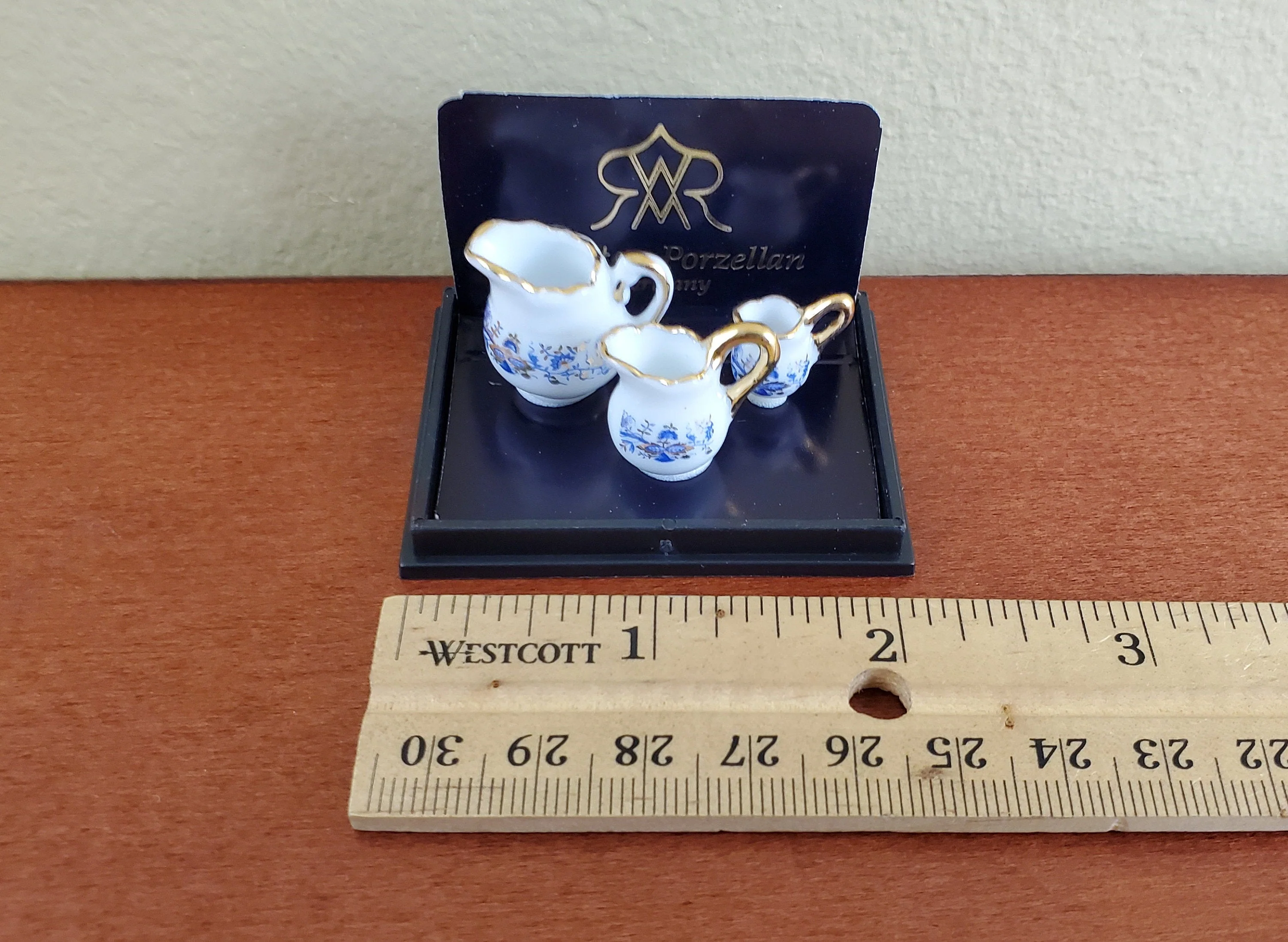 Dollhouse Pitchers x3 Reutter Porcelain 1:12 Scale Miniatures Blue Onion Pattern - Image 4