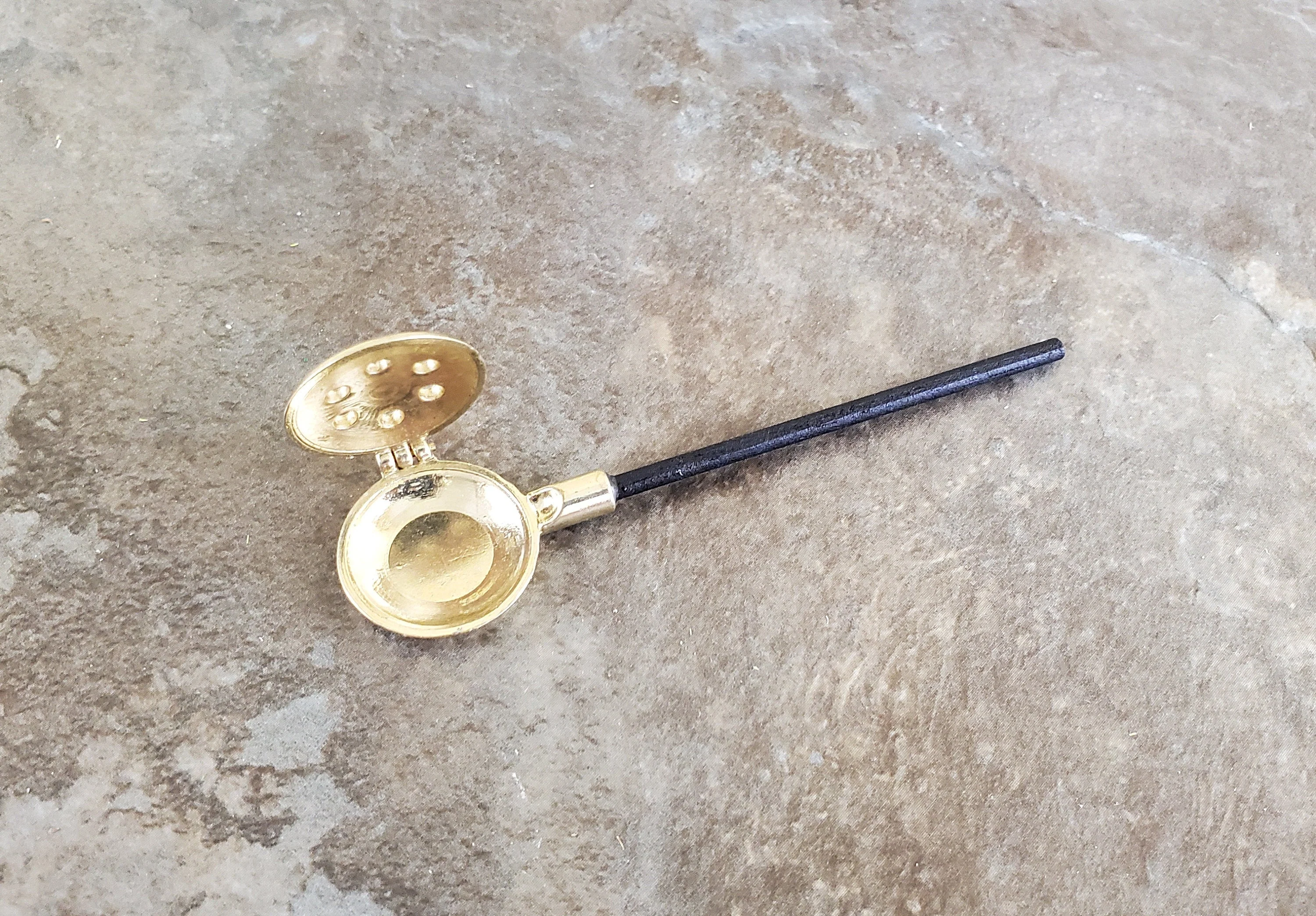 Dollhouse Miniature Bed Warmer Metal 1:12 Scale Bedroom Accessories - Image 2