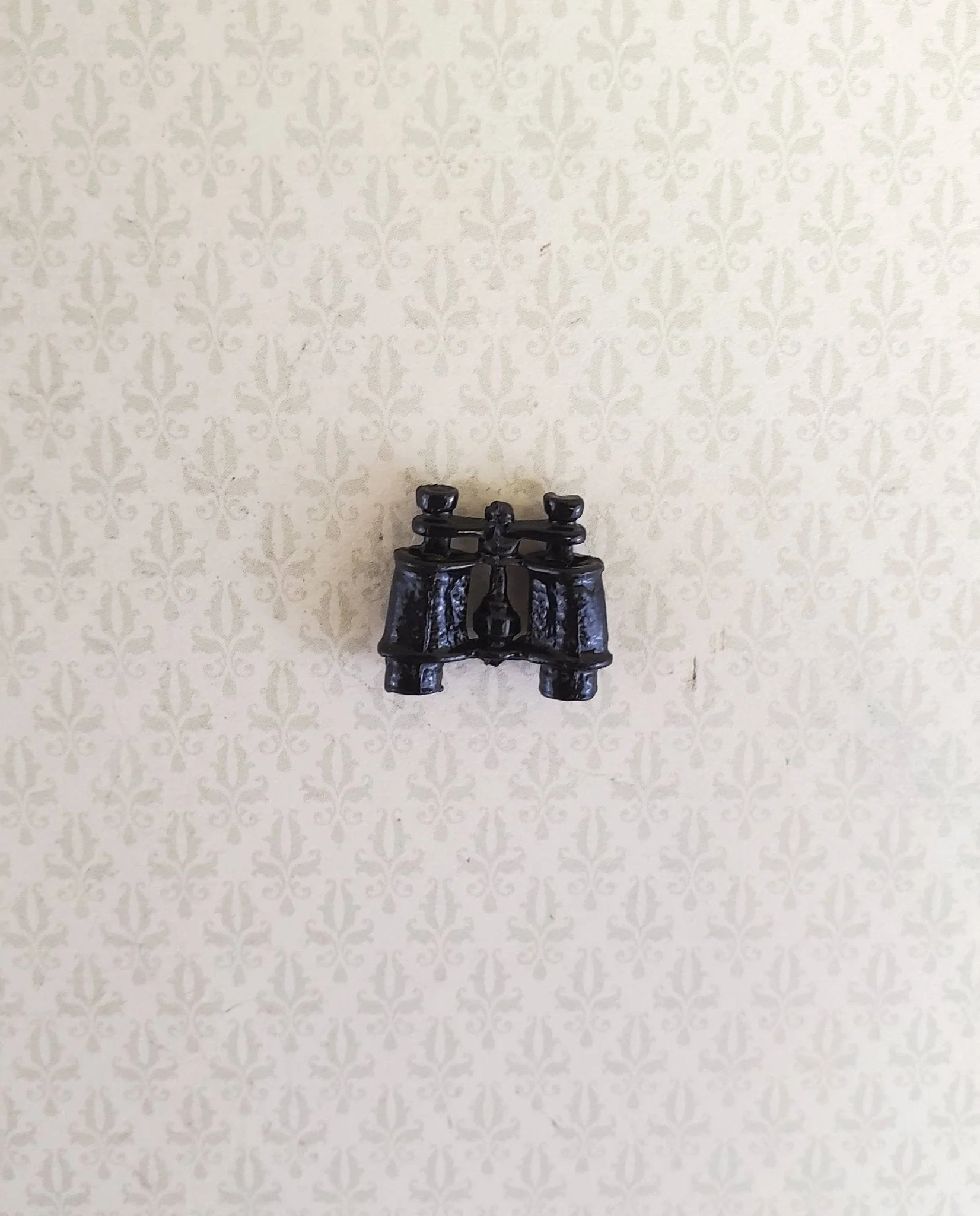 Dollhouse Miniature Binoculars Black Metal 1:12 Scale - Image 3