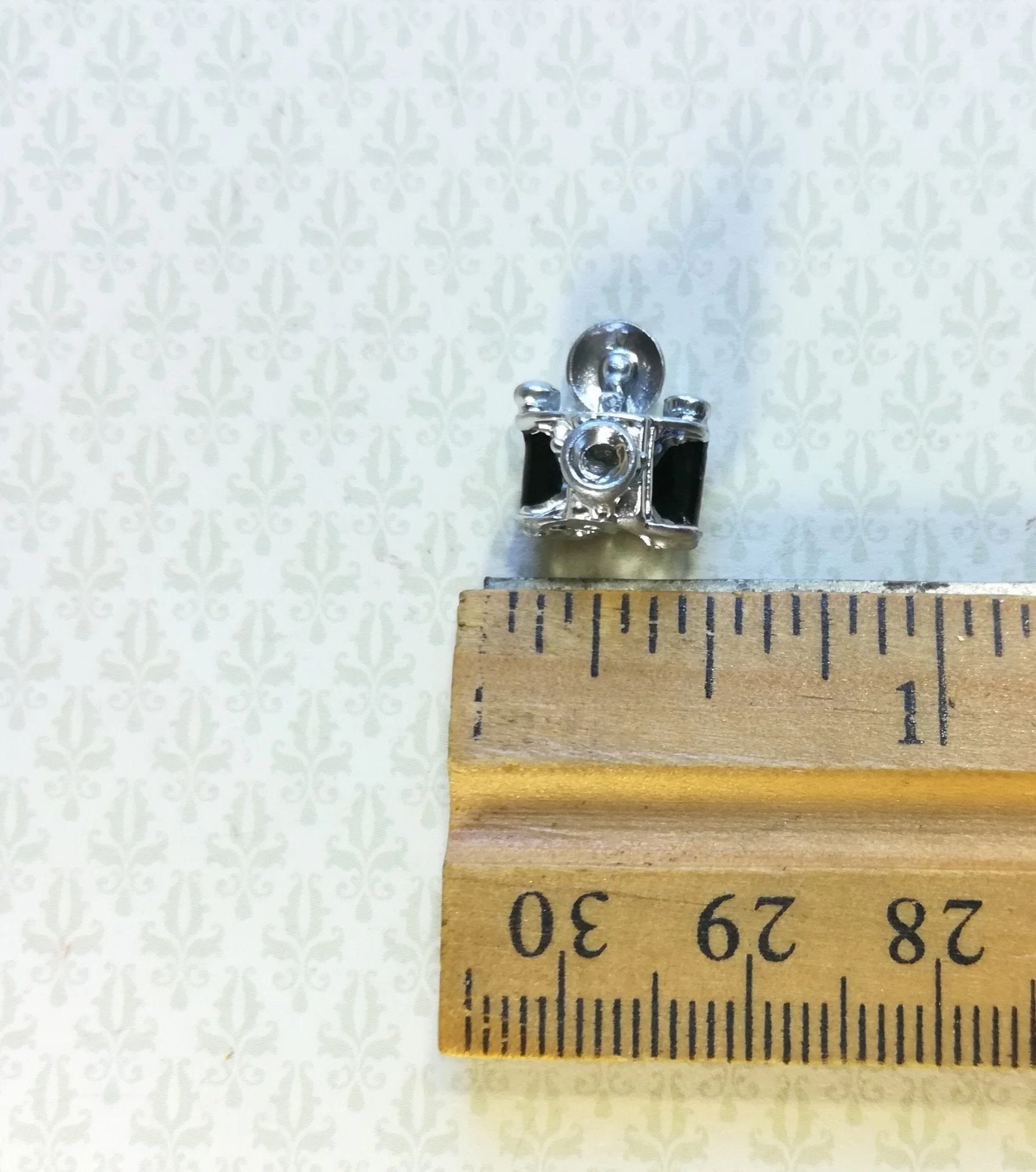 Dollhouse Miniature Camera with Flash 1:12 Scale Painted Metal - Image 2