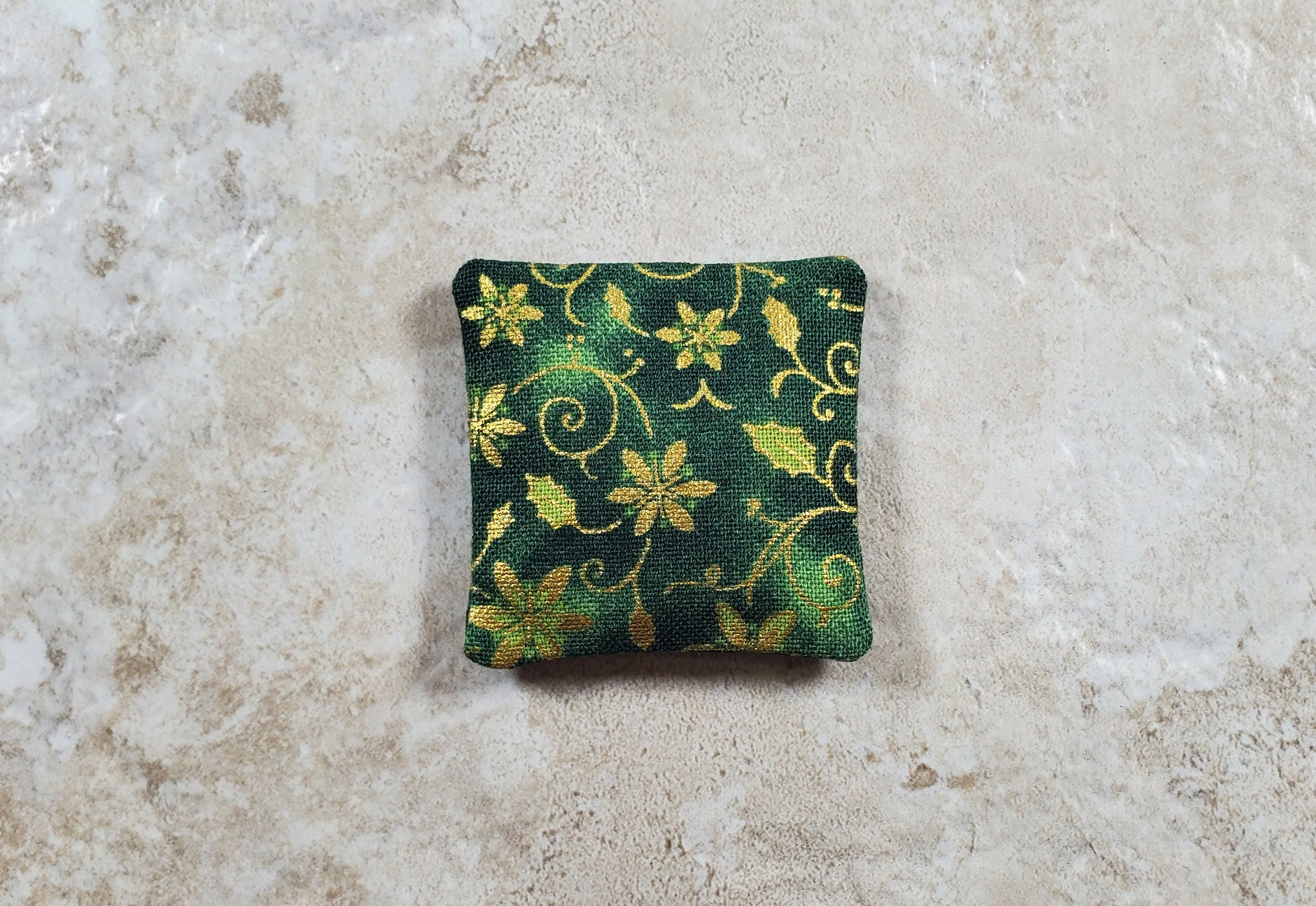 Dollhouse Miniature Christmas Green Poinsettia 1:12 Scale 1 1/2"