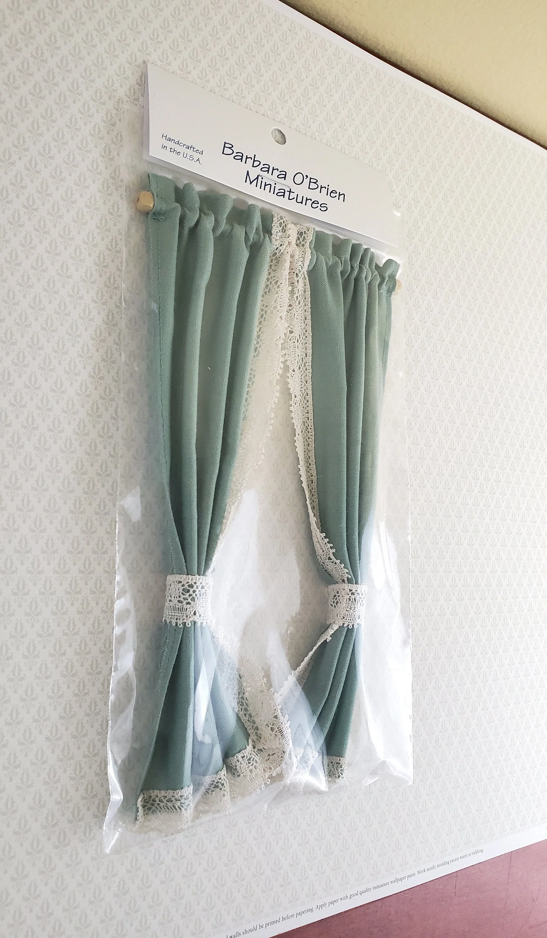 Dollhouse Miniature Curtains Green with Lace & Curtain Rod 1:12 Scale Handmade - Image 3