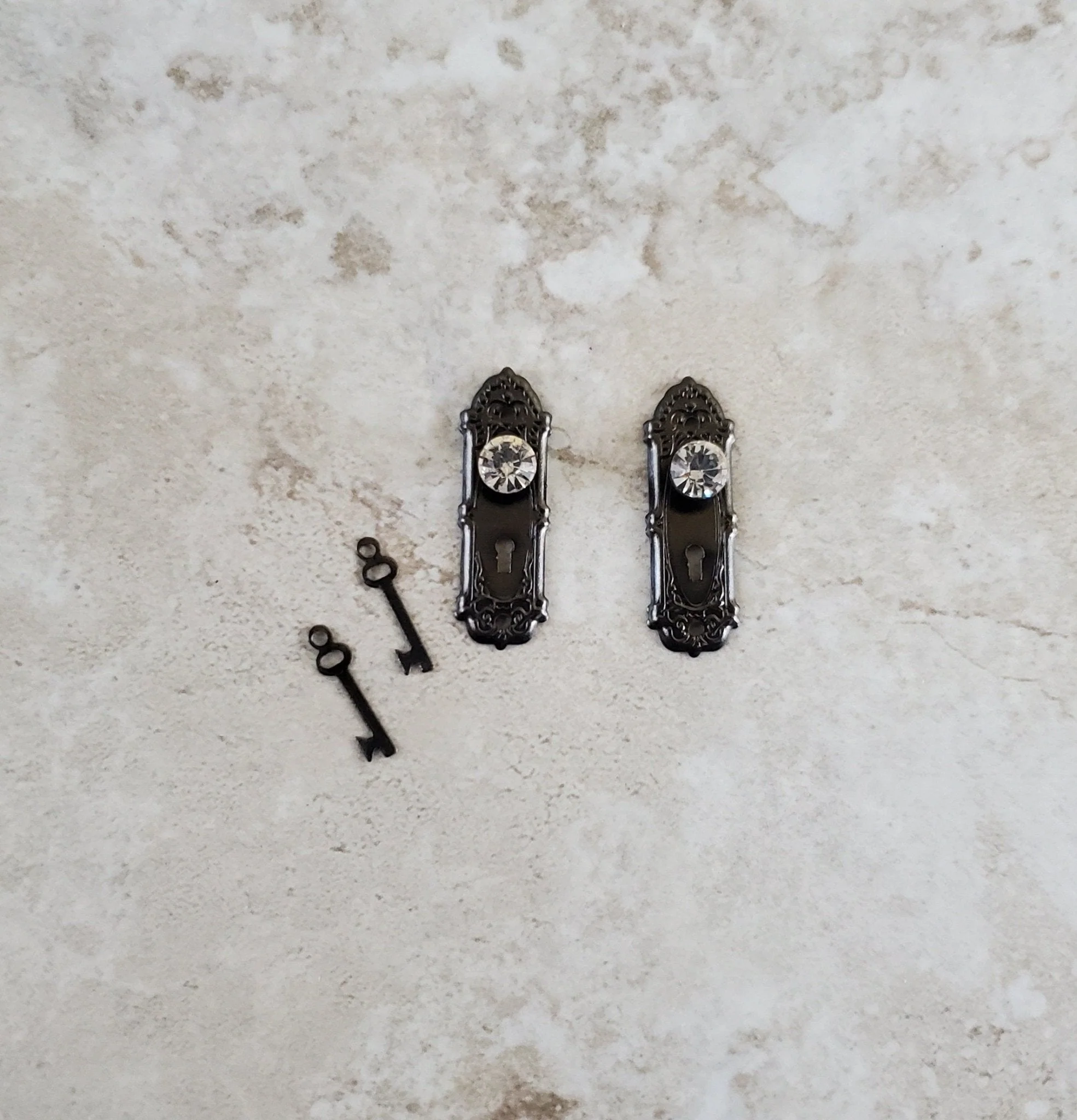 Dollhouse Miniature Doorknobs Dark Pewter Crystal Knobs Metal 1:12 Scale CLA05698