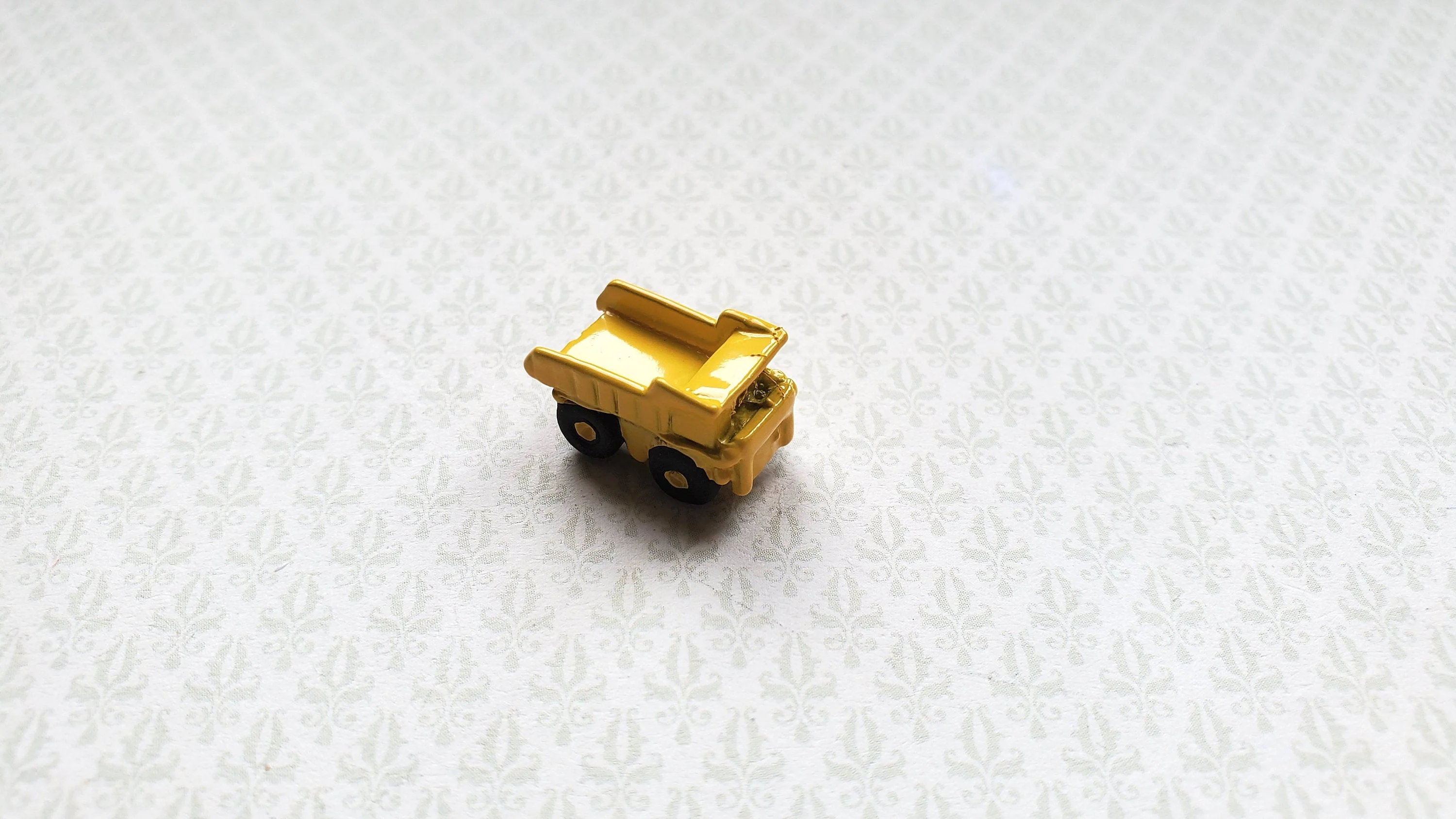 Dollhouse Miniature Dump Truck Toy Yellow & Black Metal 1:12 Scale - Image 3
