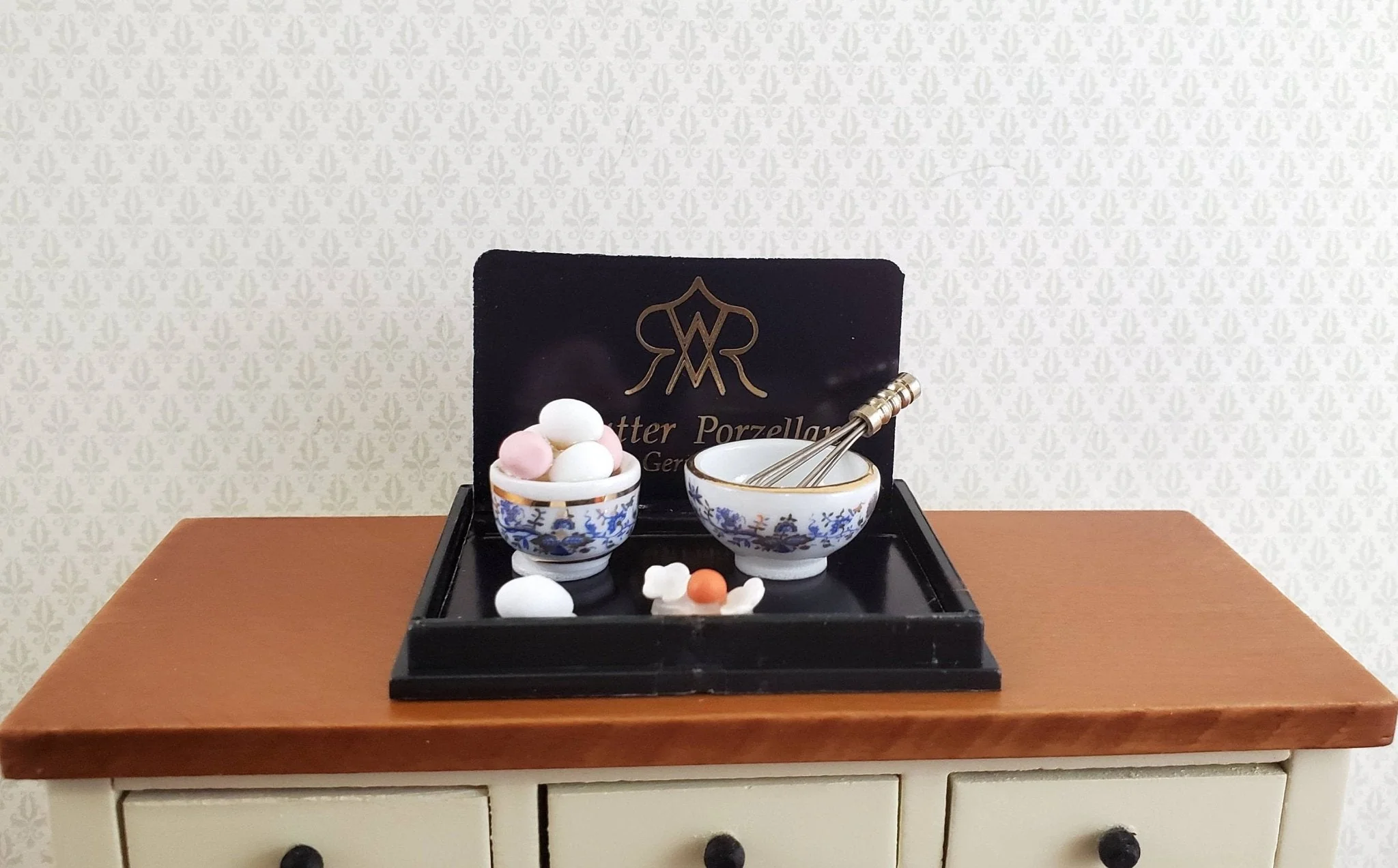 Dollhouse Miniature Eggs & Whisk in Mixing Bowls Reutter Porcelain 1:12 Scale - Image 3