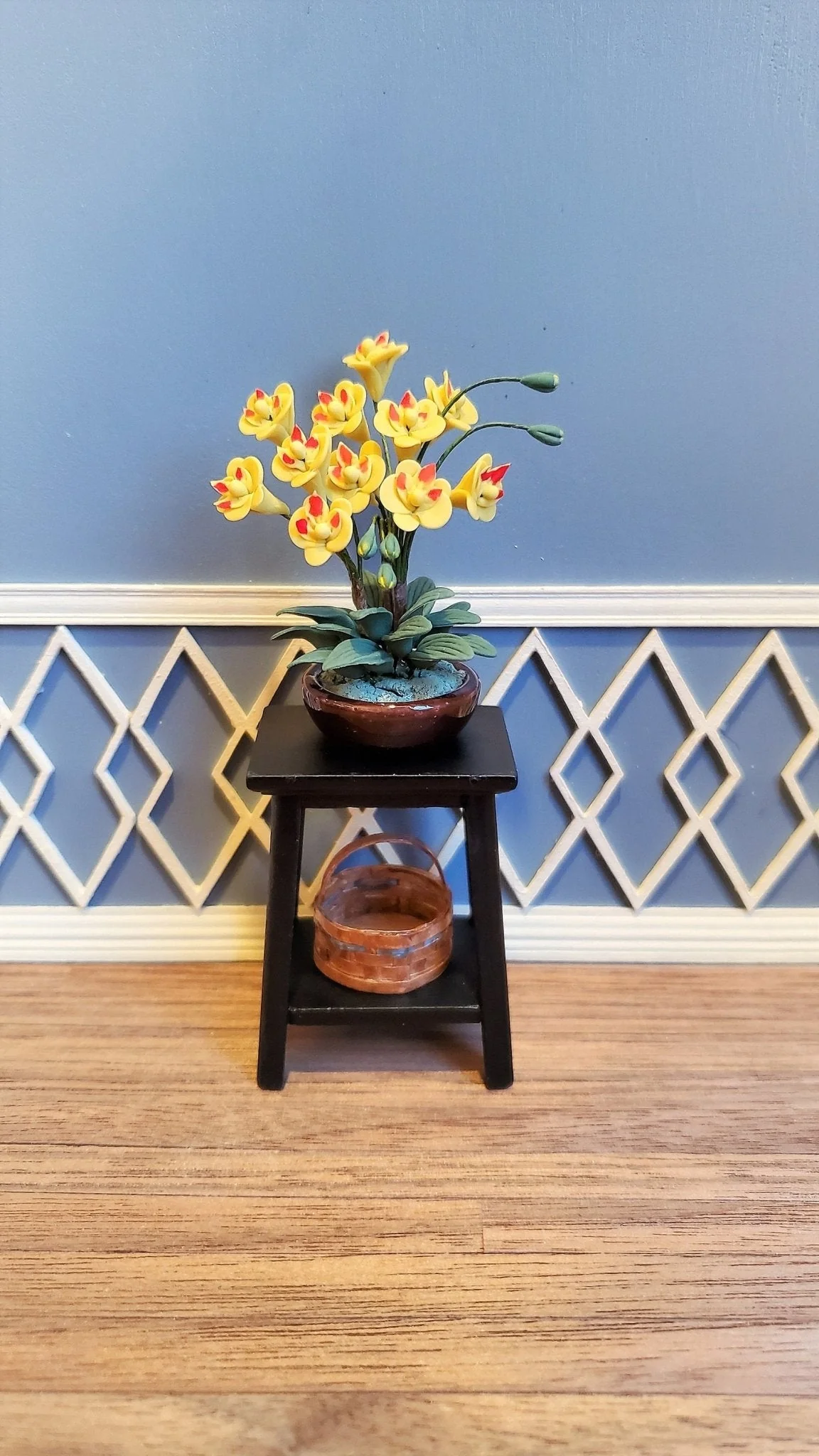 Dollhouse Miniature Fern or Plant Stand Side Table Black 1:12 Scale Furniture - Image 2