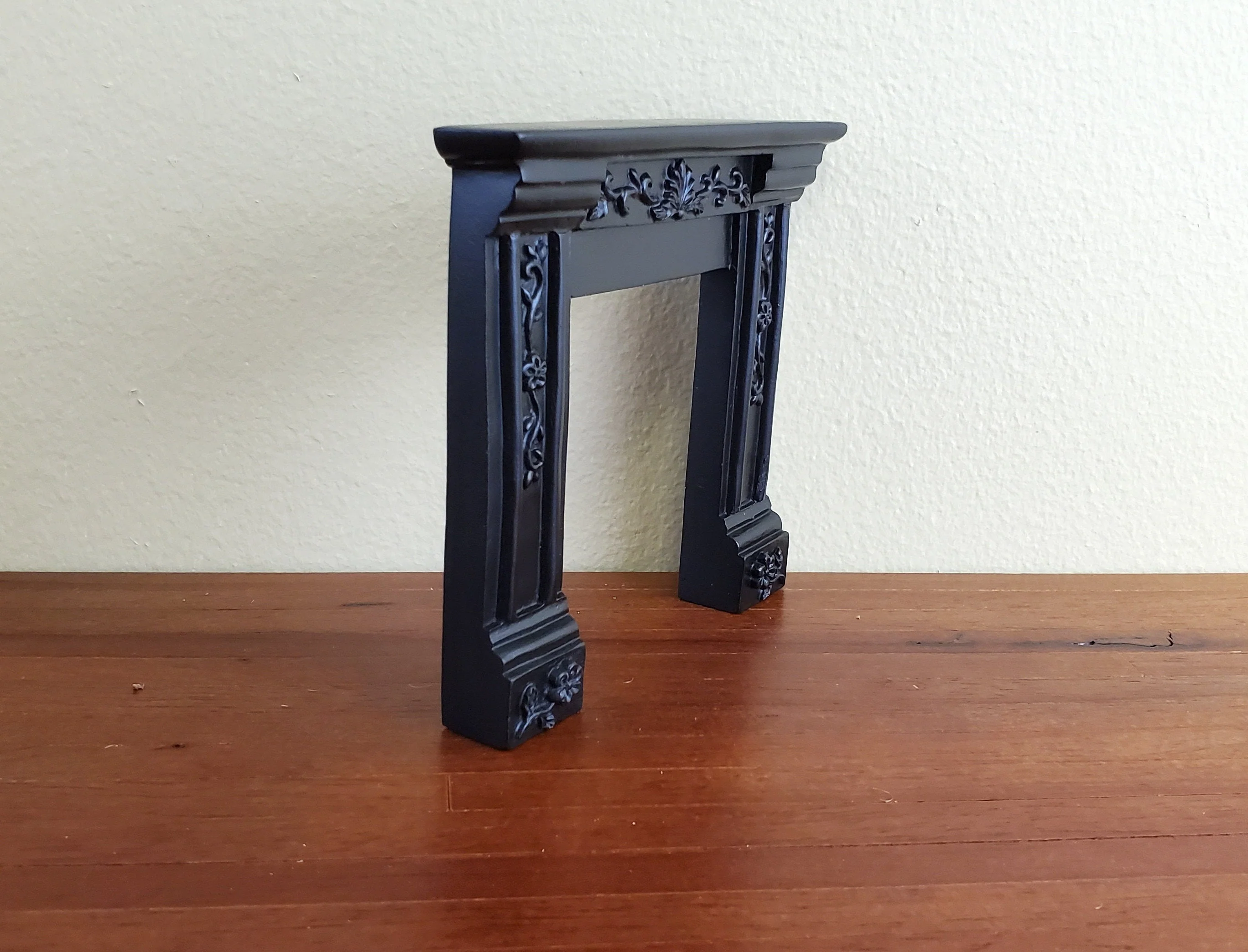 Dollhouse Miniature Fireplace Surround Victorian with Flowers Black 1:12 Scale - Image 2