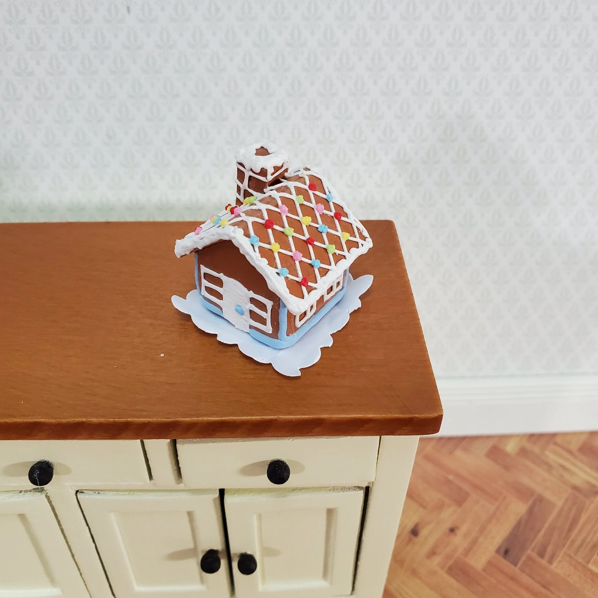 Dollhouse Miniature Gingerbread House Classic Style 1:12 Scale Christmas - Image 2