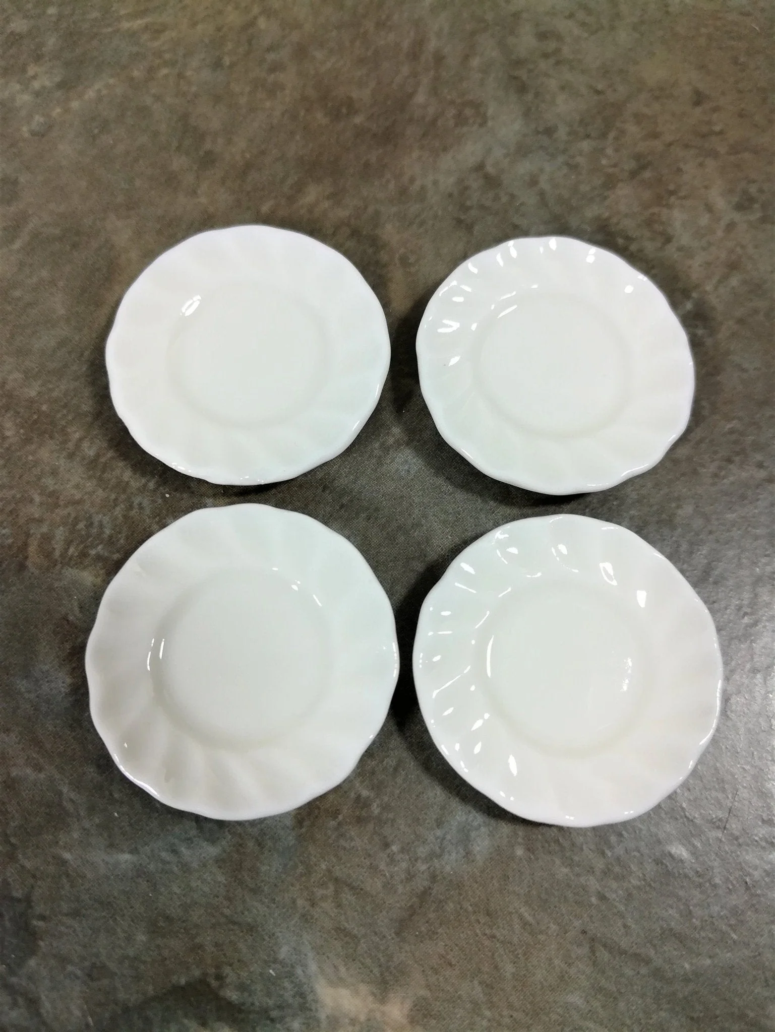 Dollhouse Miniature Glass Plates Fluted All White Ceramic x4 1:12 Scale 1"