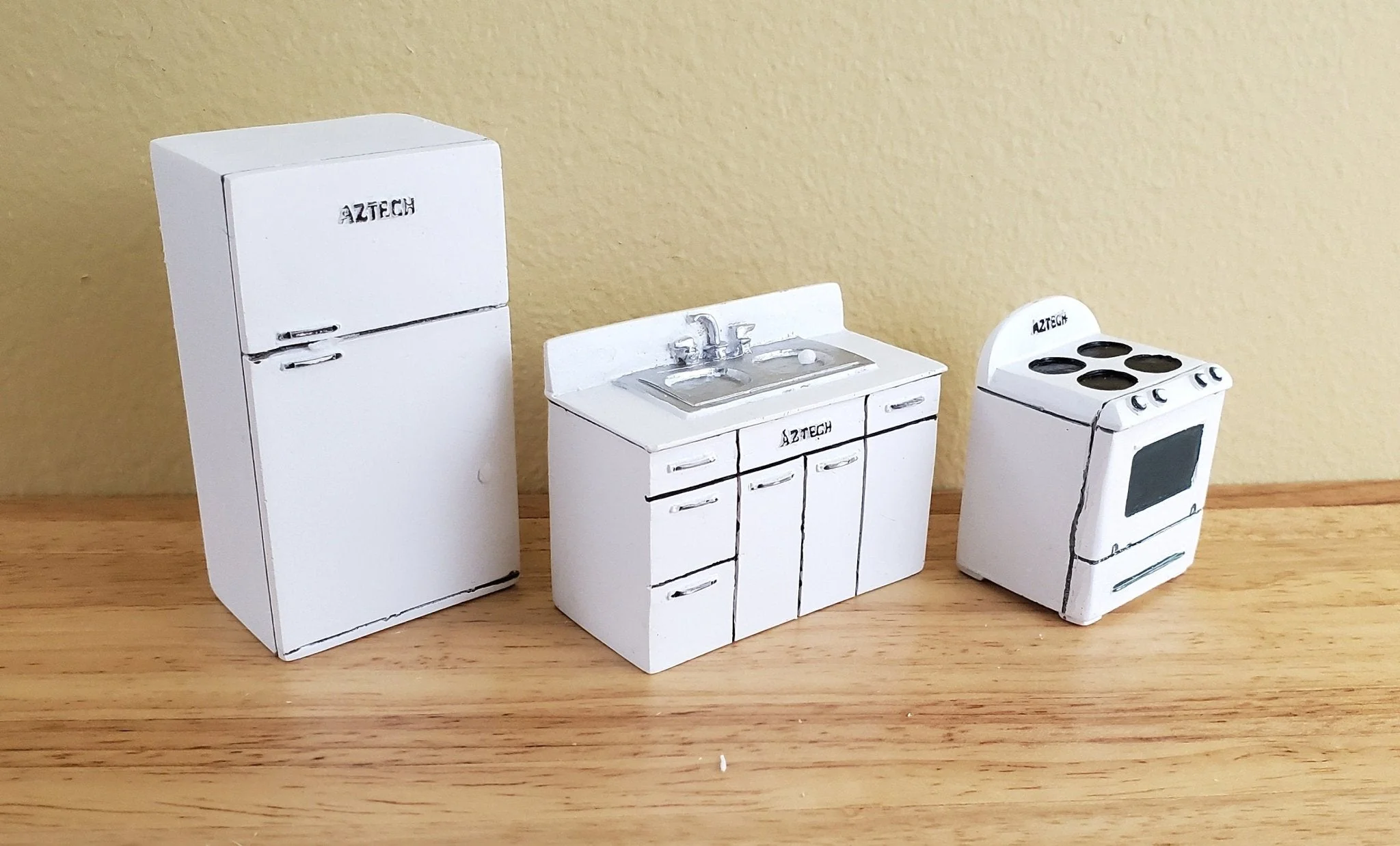 Dollhouse Miniature Half Scale Kitchen Set Fridge Stove Sink 1:24 Scale Resin