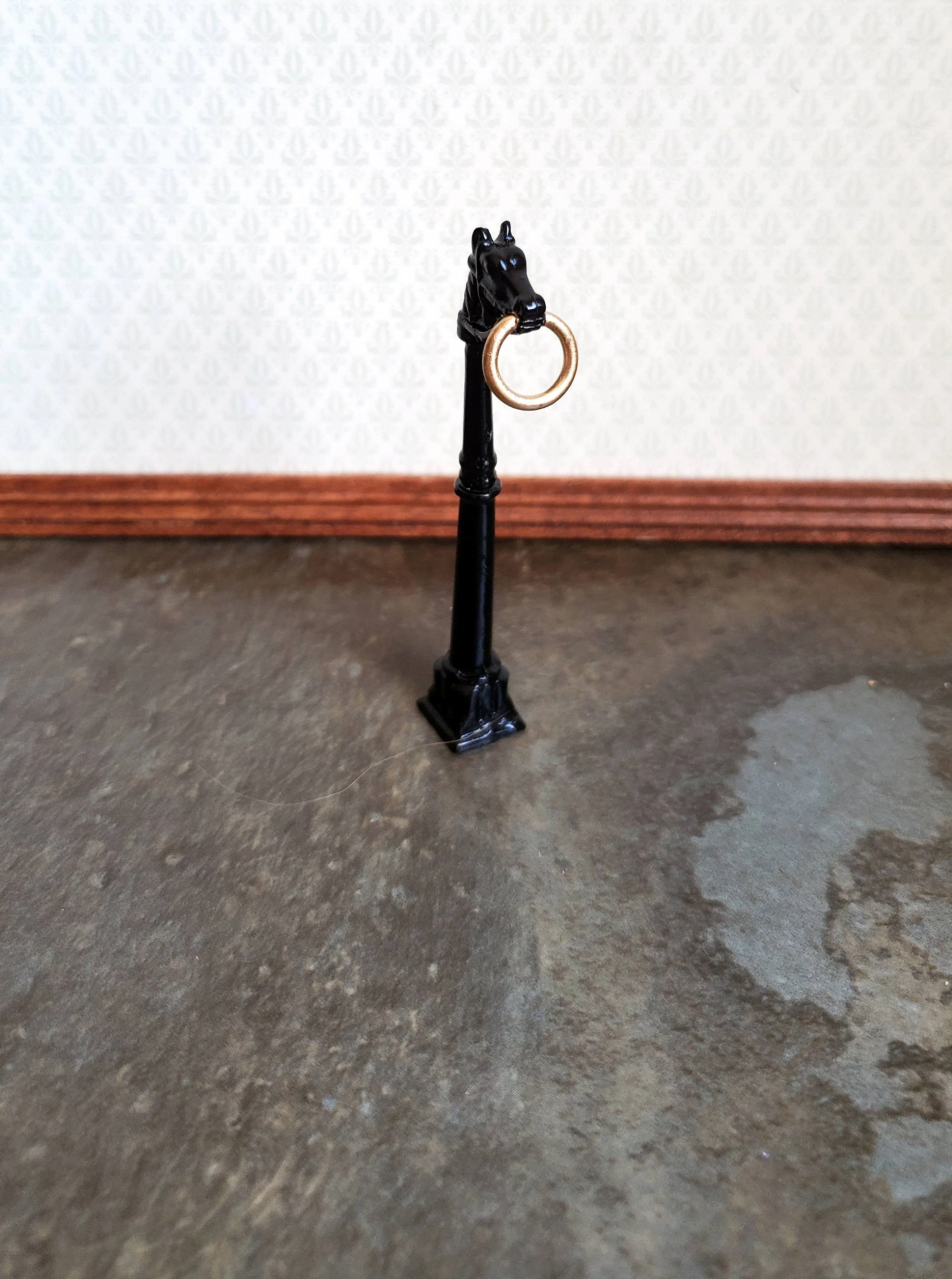 Dollhouse Miniature Horse Hitching Post 1:12 Scale Painted Black Metal - Image 2