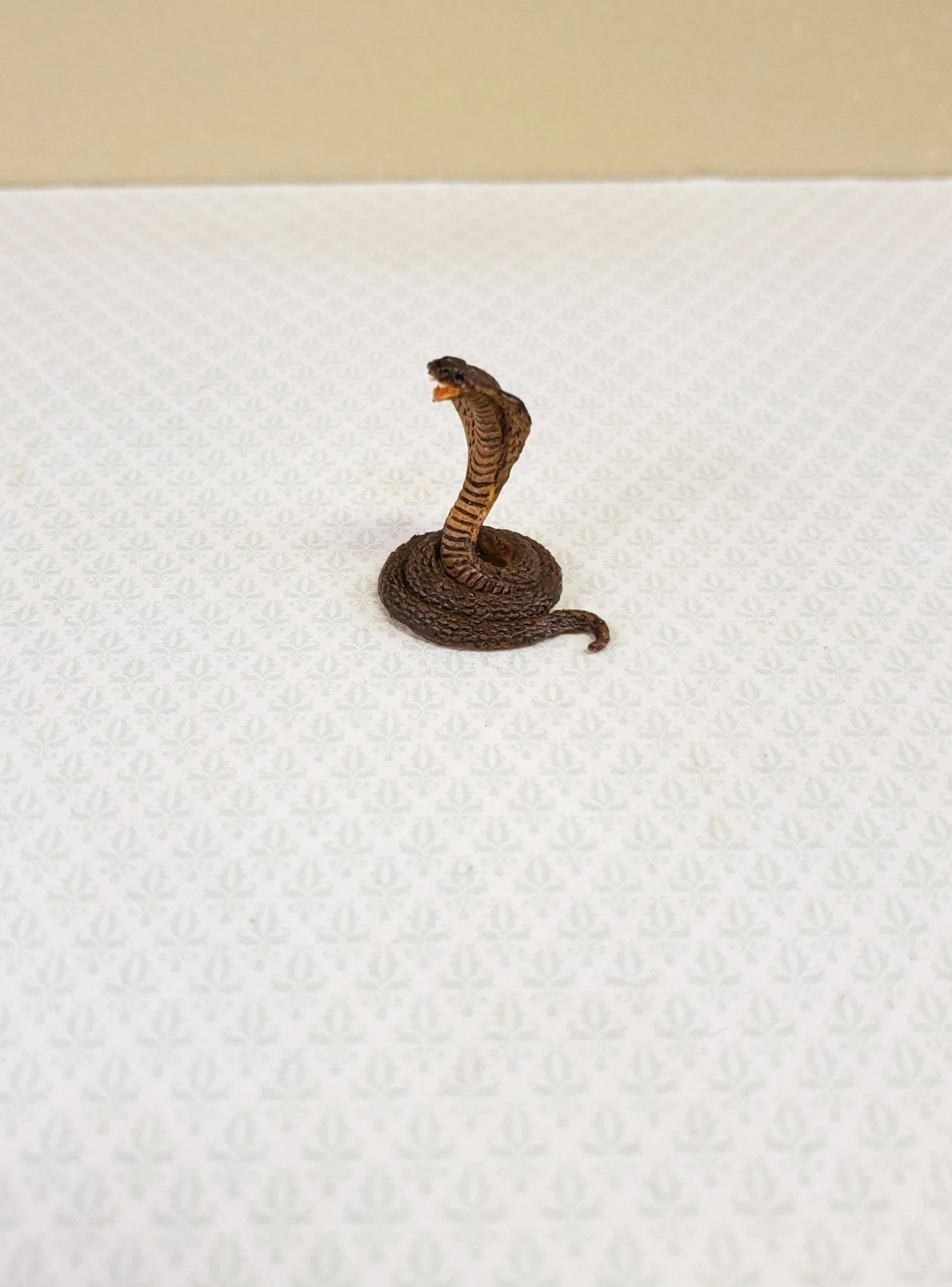 Dollhouse Miniature King Cobra Snake 1:12 Scale Pet Animal Falcon Minis - Image 3