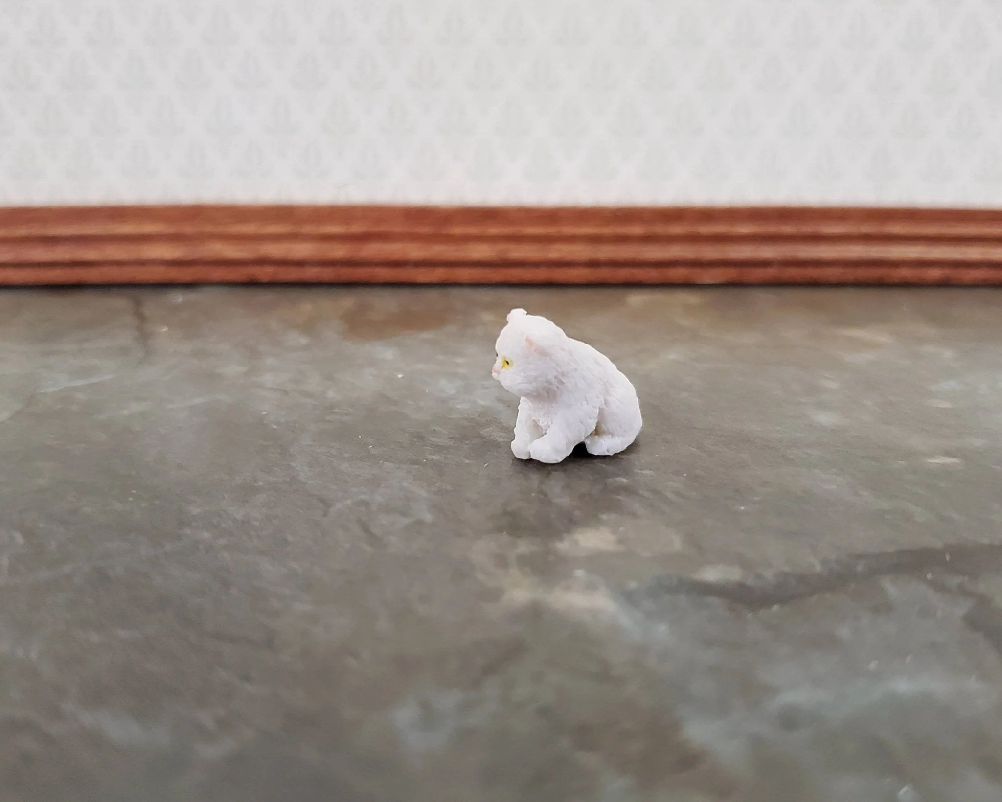 Dollhouse Miniature Kitten White Persian Sitting 1:24 Scale Animals Cats A4161WH - Image 3