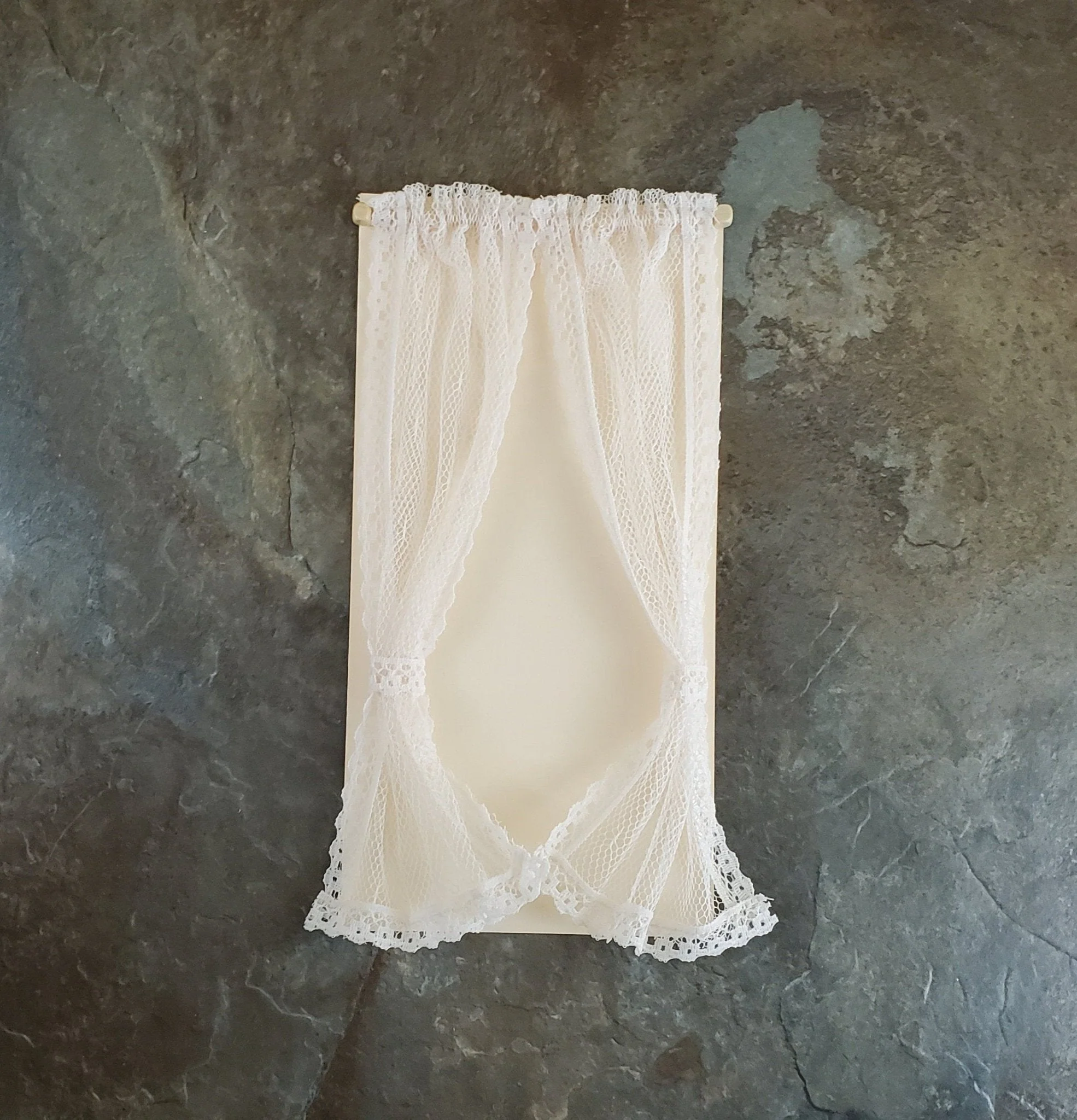 Dollhouse Miniature Lace Curtains Cream with Curtain Rod 1:12 Scale
