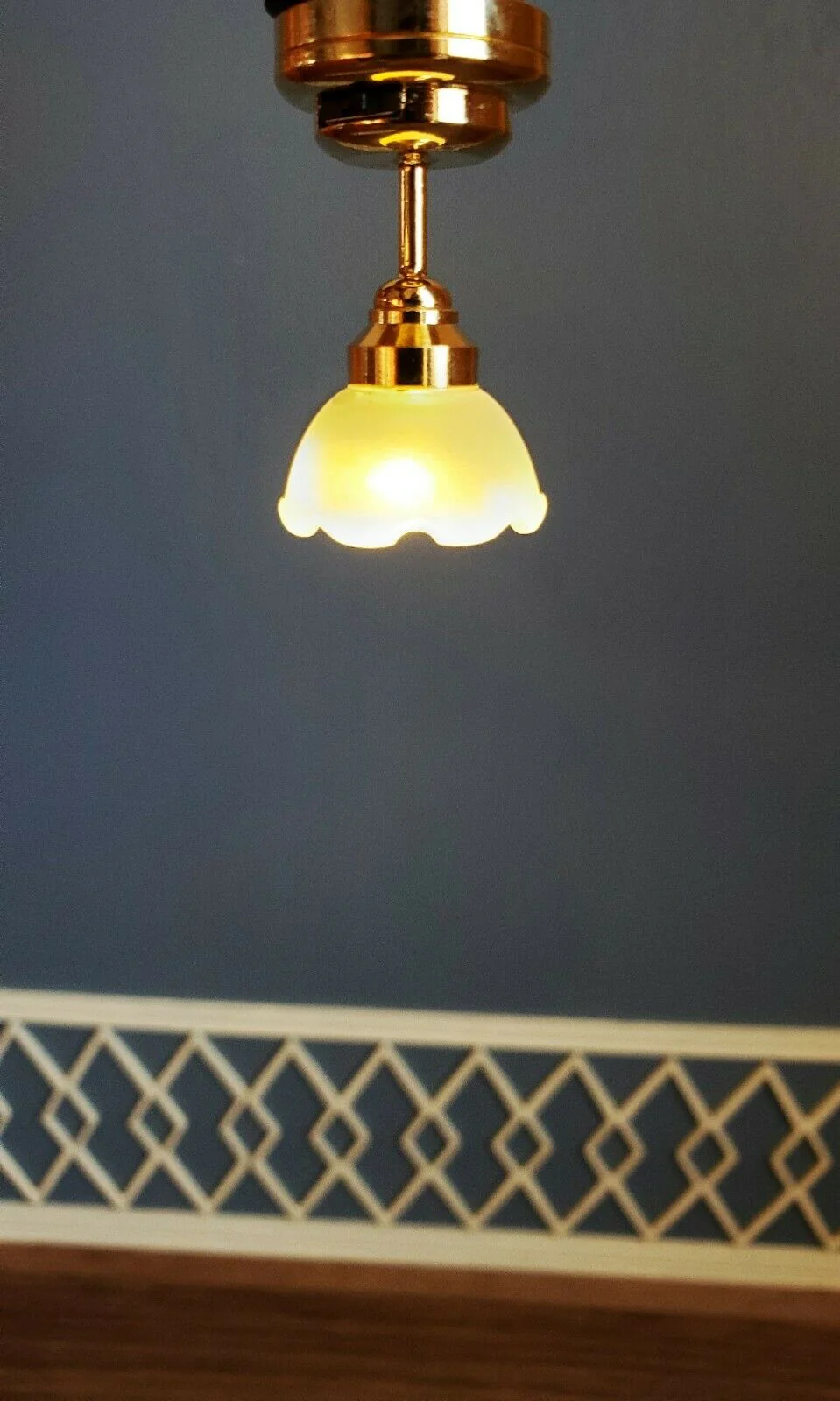 Dollhouse Miniature Battery Light Hanging Ceiling Flower Shade Lamp 1:12 Scale - Image 3