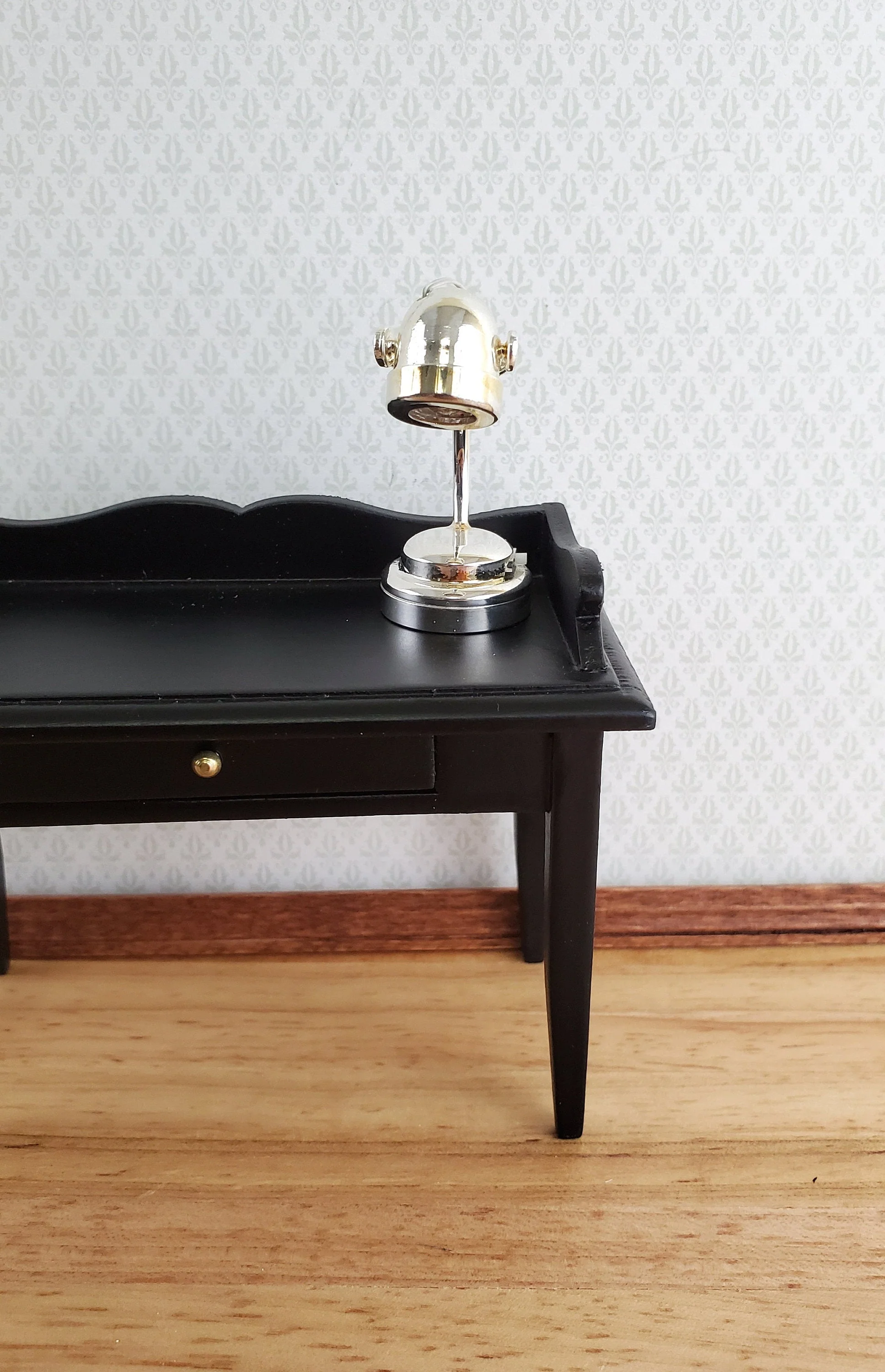 Dollhouse Miniature Battery Light Modern Desk Lamp Silver 1:12 Scale by Houseworks - Image 2