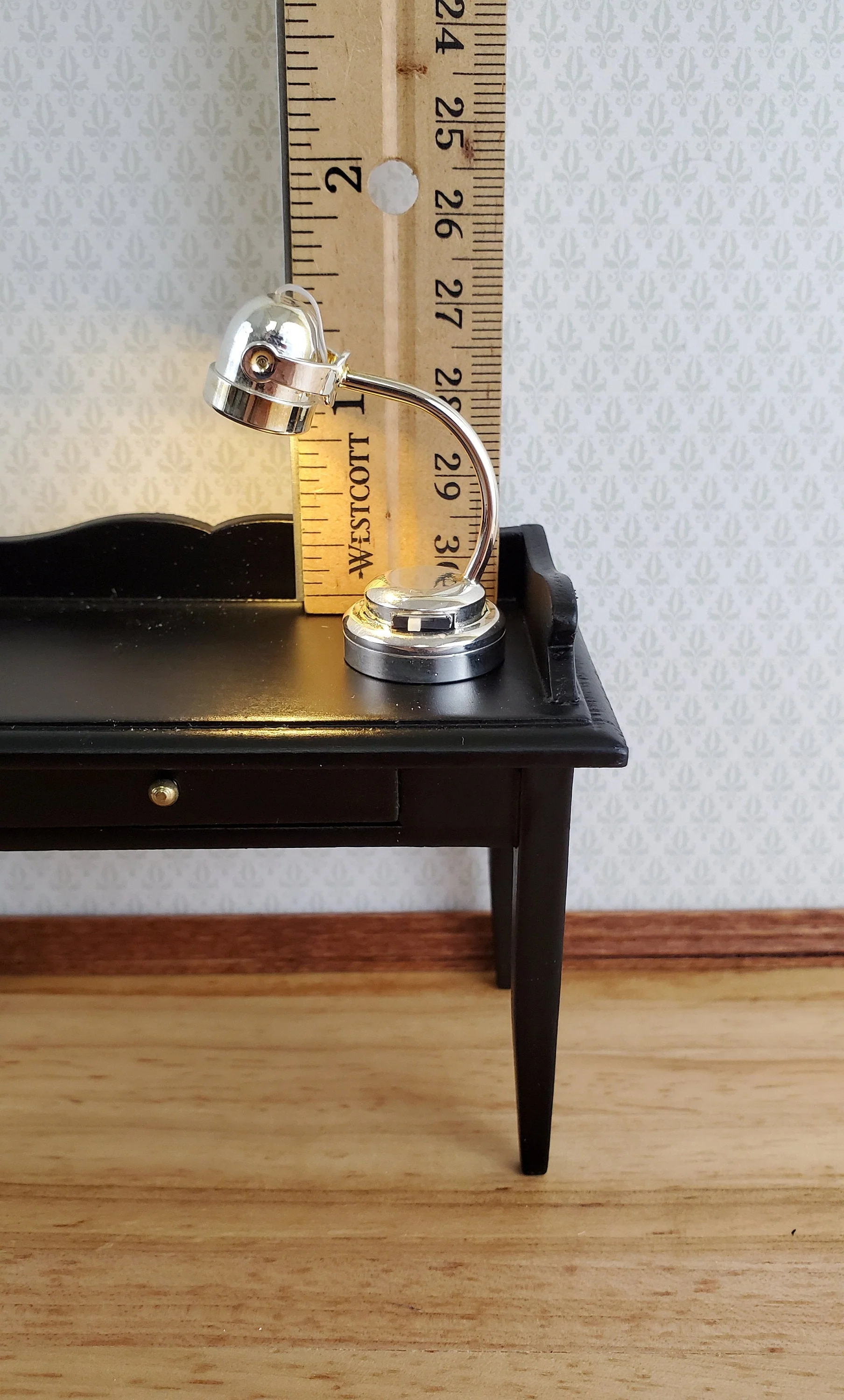 Dollhouse Miniature Battery Light Modern Desk Lamp Silver 1:12 Scale by Houseworks - Image 4