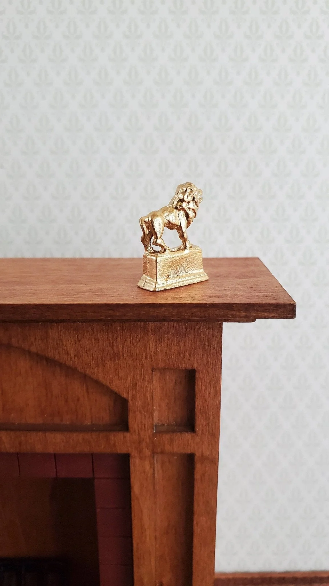 Dollhouse Miniature Lion Statue Trophy Gold 1:12 Scale Painted Metal - Image 3
