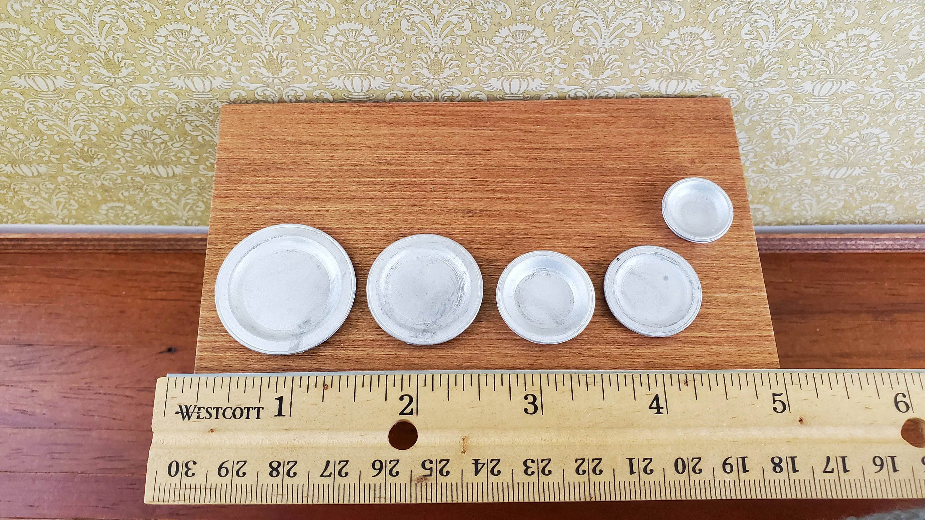 Dollhouse Miniature Metal Plates & Bowls x5 1:12 Scale Dishes Cast White Metal - Image 2