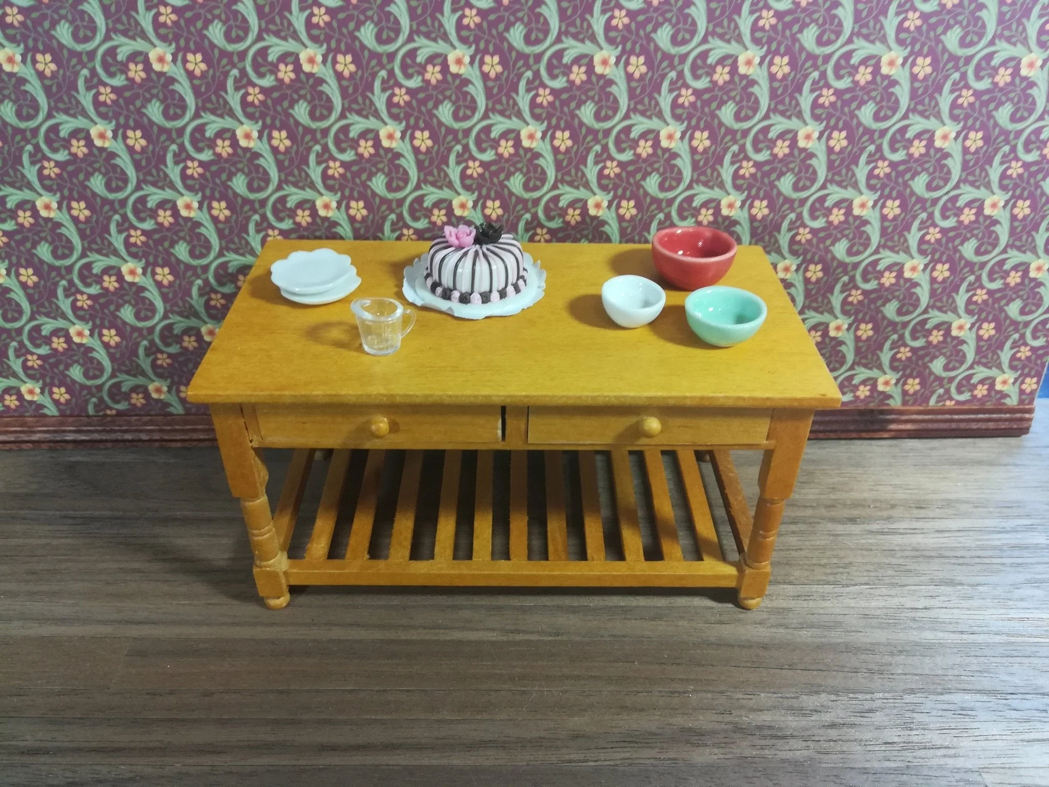 Dollhouse Mixing Bowls Set of 3 Stacking Red Green White 1:12 Scale Miniature - Image 3