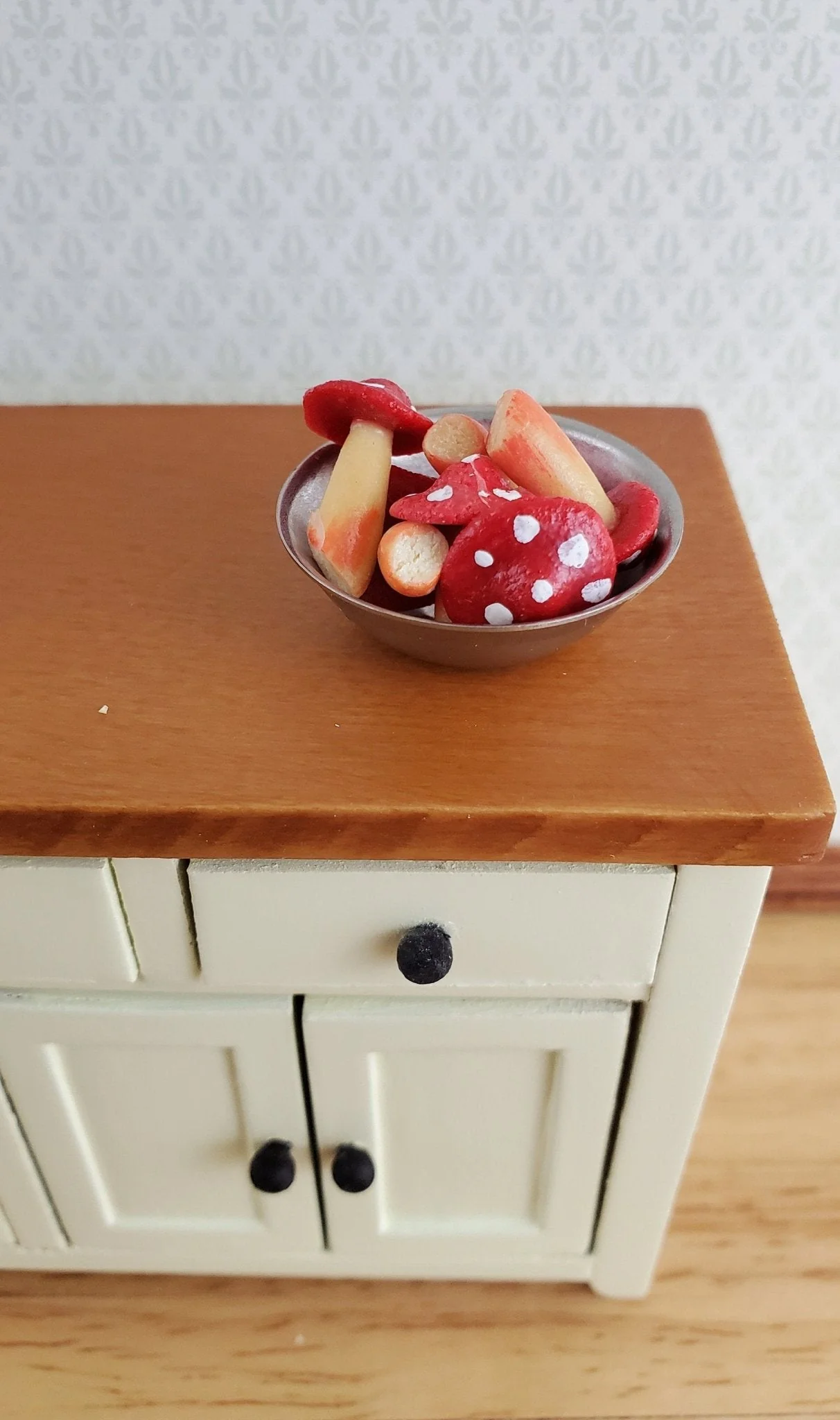 Dollhouse Miniature Mushrooms x6 Large Toad Stool Style 1:12 Scale Magic Fairy Garden - Image 4