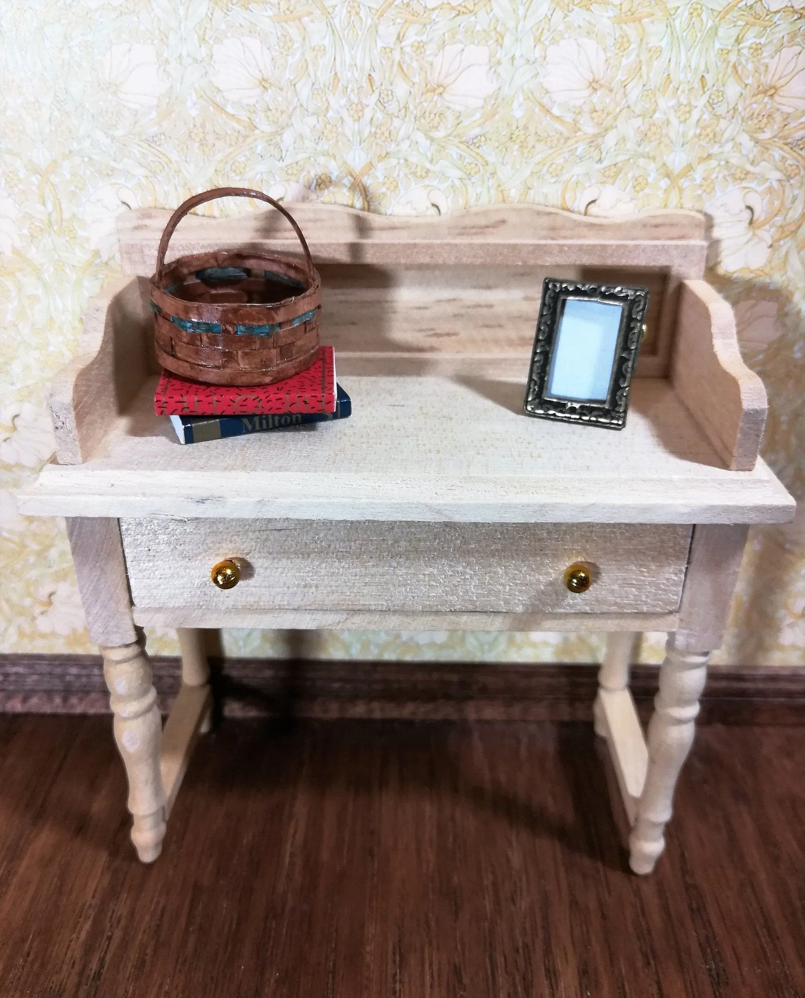 Dollhouse Miniature Picture Frame Small Bronze Rectangle with Stand 1:12 Scale - Image 2
