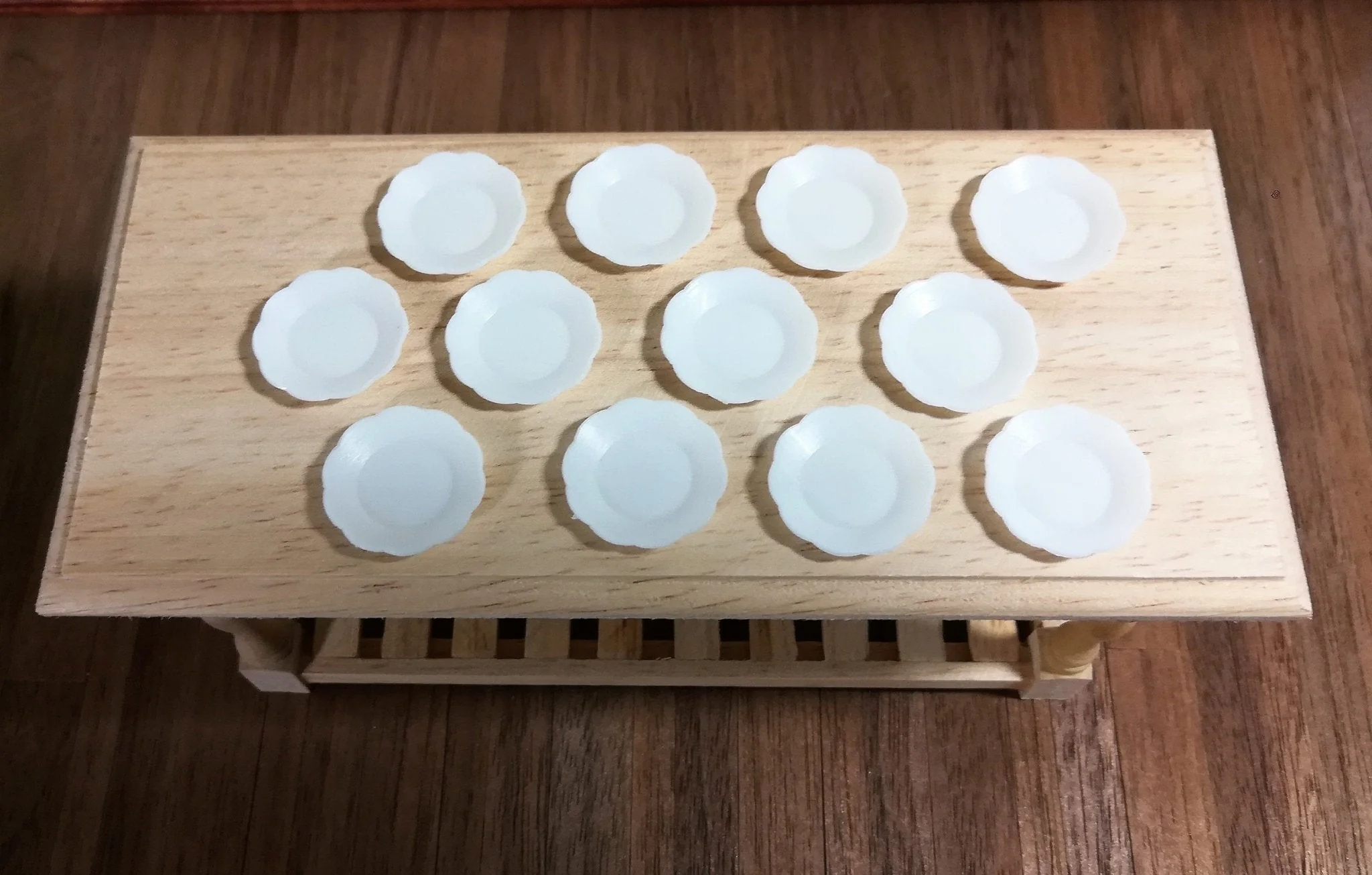 Dollhouse Miniature Plates Scalloped x12 White Decorative Edge Plastic 1:12 Scale
